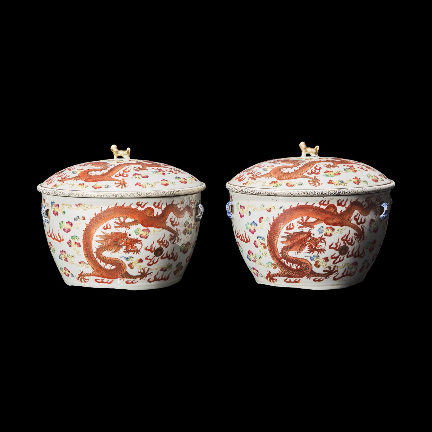 A Pair of Chinese Iron Red and Famille Rose 'Dragon' Warming Bowls and Covers, 19th-20th Century 晚清-民國 礬紅彩雙龍戲珠粥罐一對