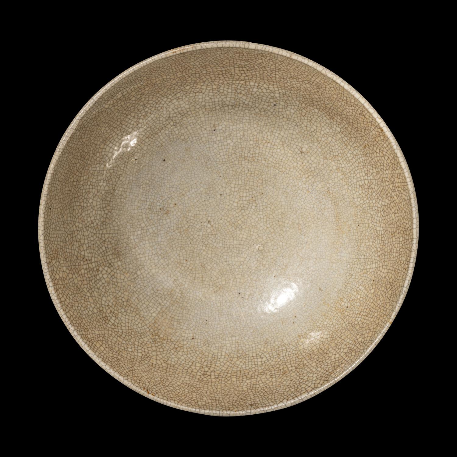 A Chinese Crackled Glazed Porcelain Bowl,18th Century or Later 清中期或以后 哥釉碗