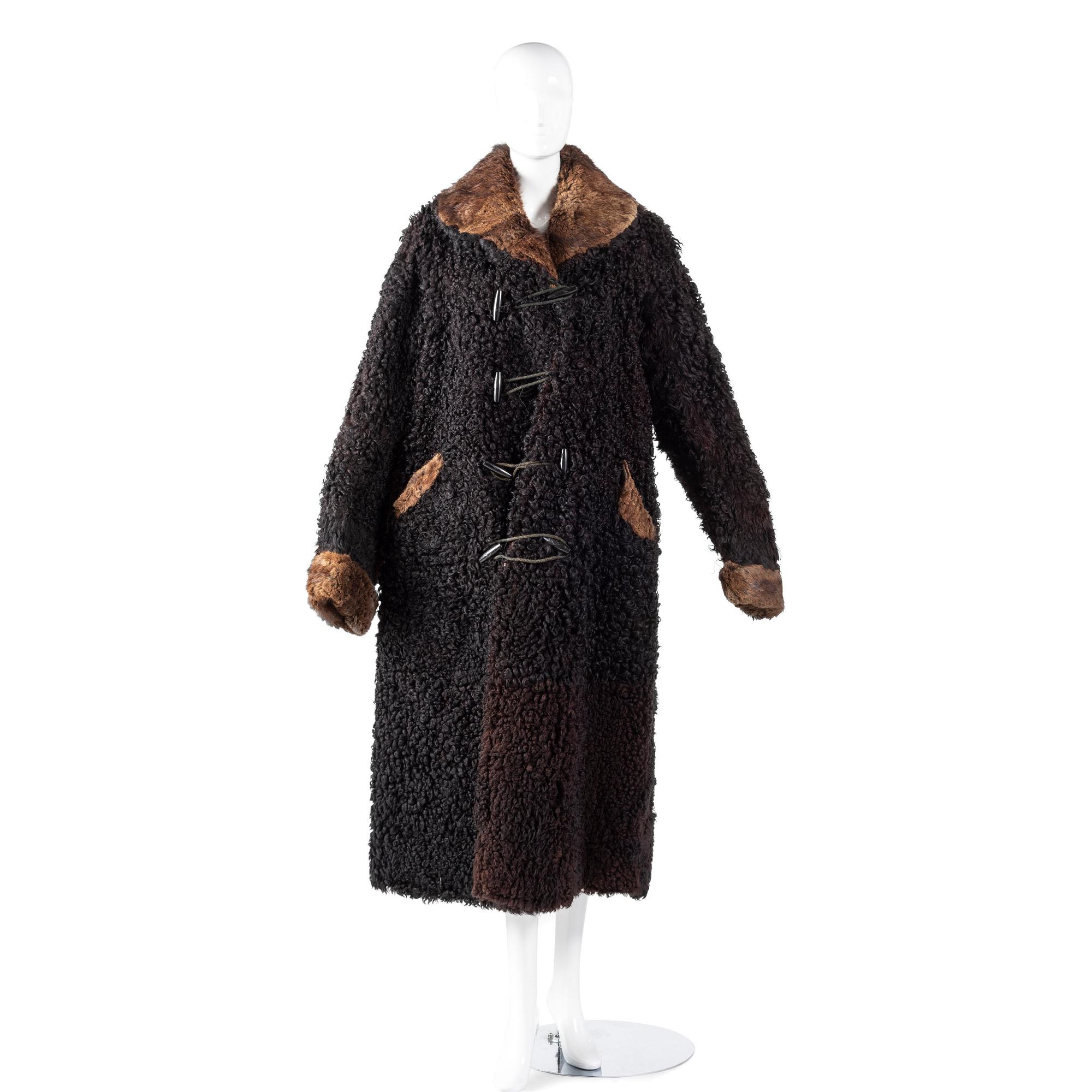 [WESTERN AMERICANA]. Buffalo coat with gauntlets.