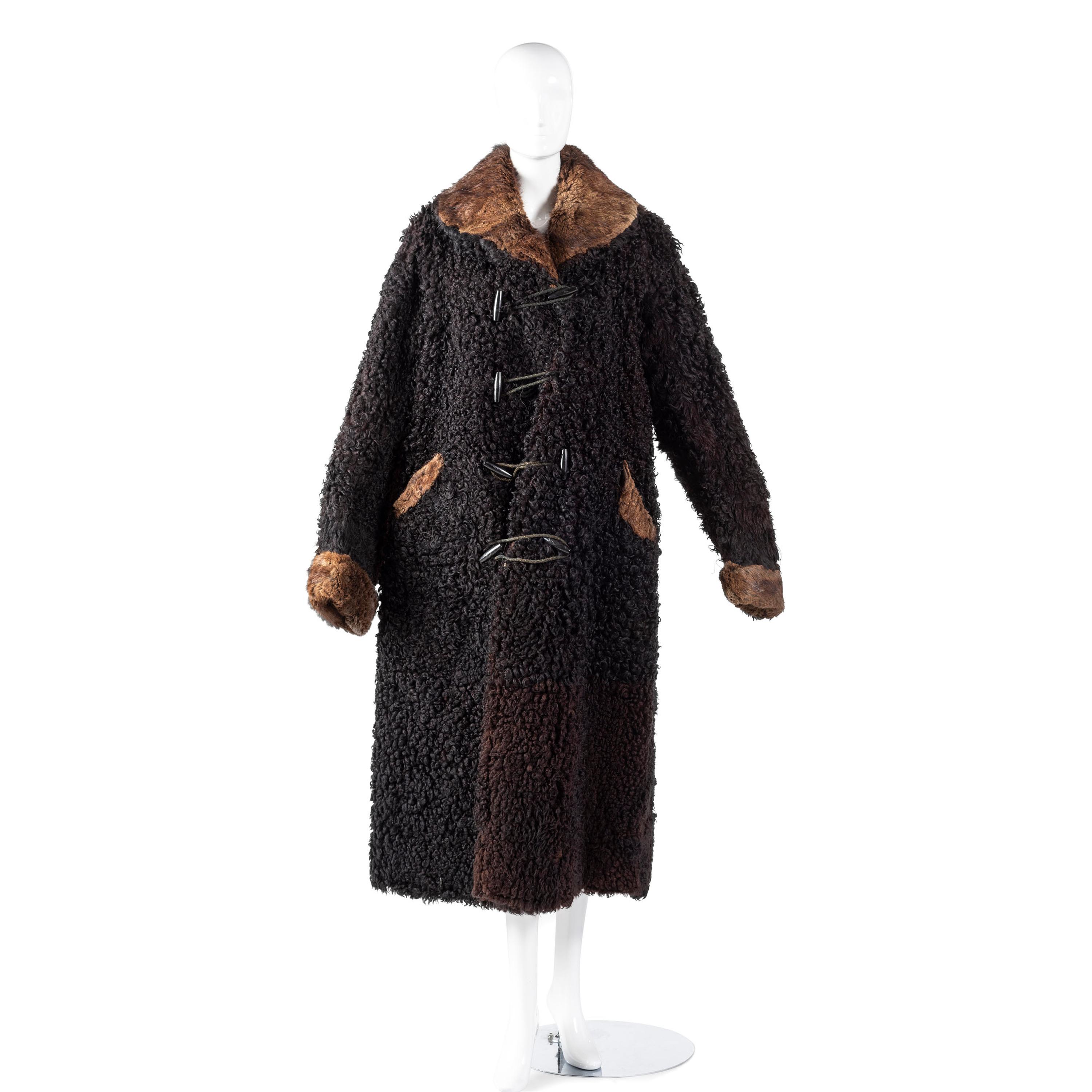 [WESTERN AMERICANA]. Buffalo coat with gauntlets.