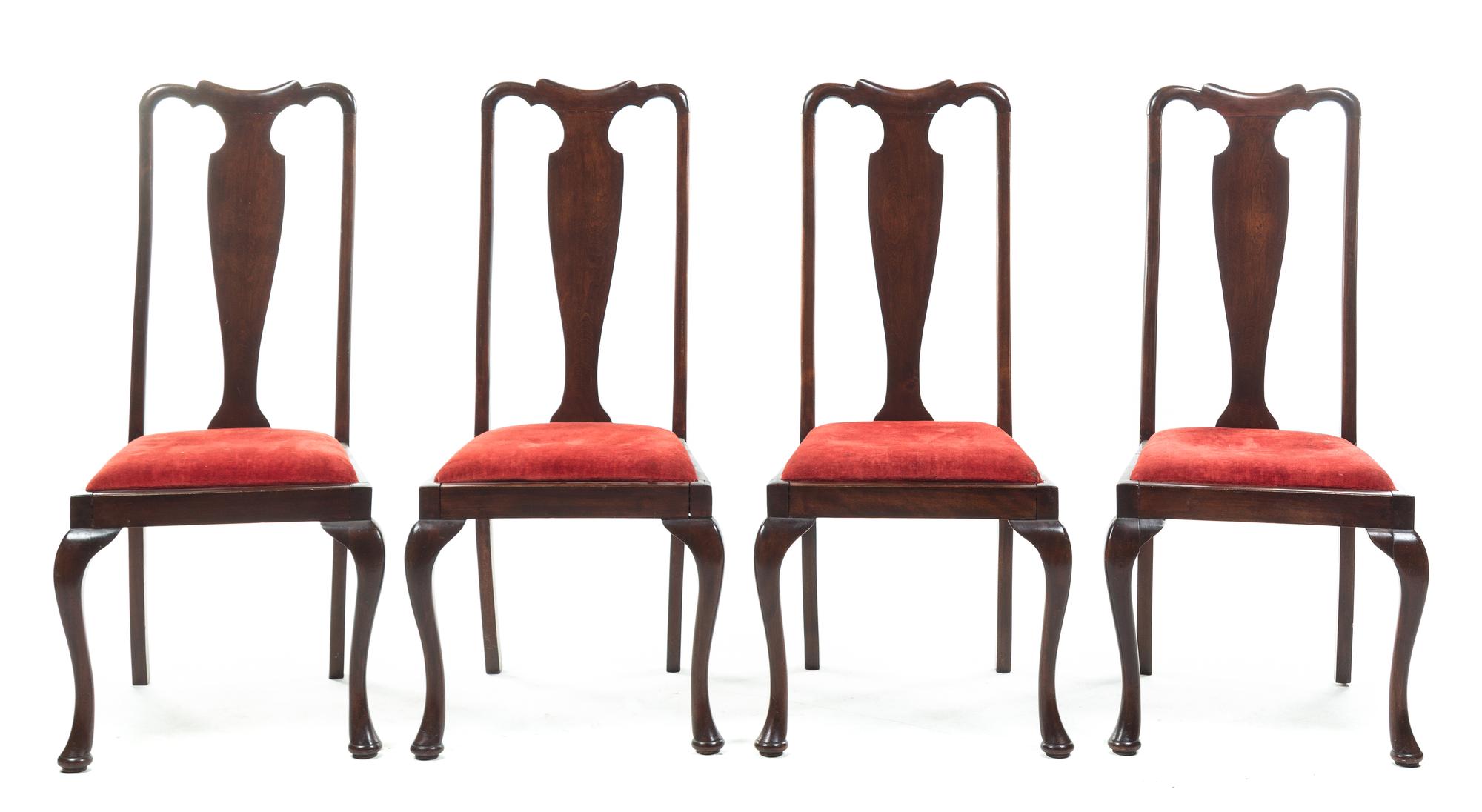 An Assembled Set of Eight Queen Anne Style Mahogany Dining Chairs Height of tallest 42 inches. — 20TH CENTURY