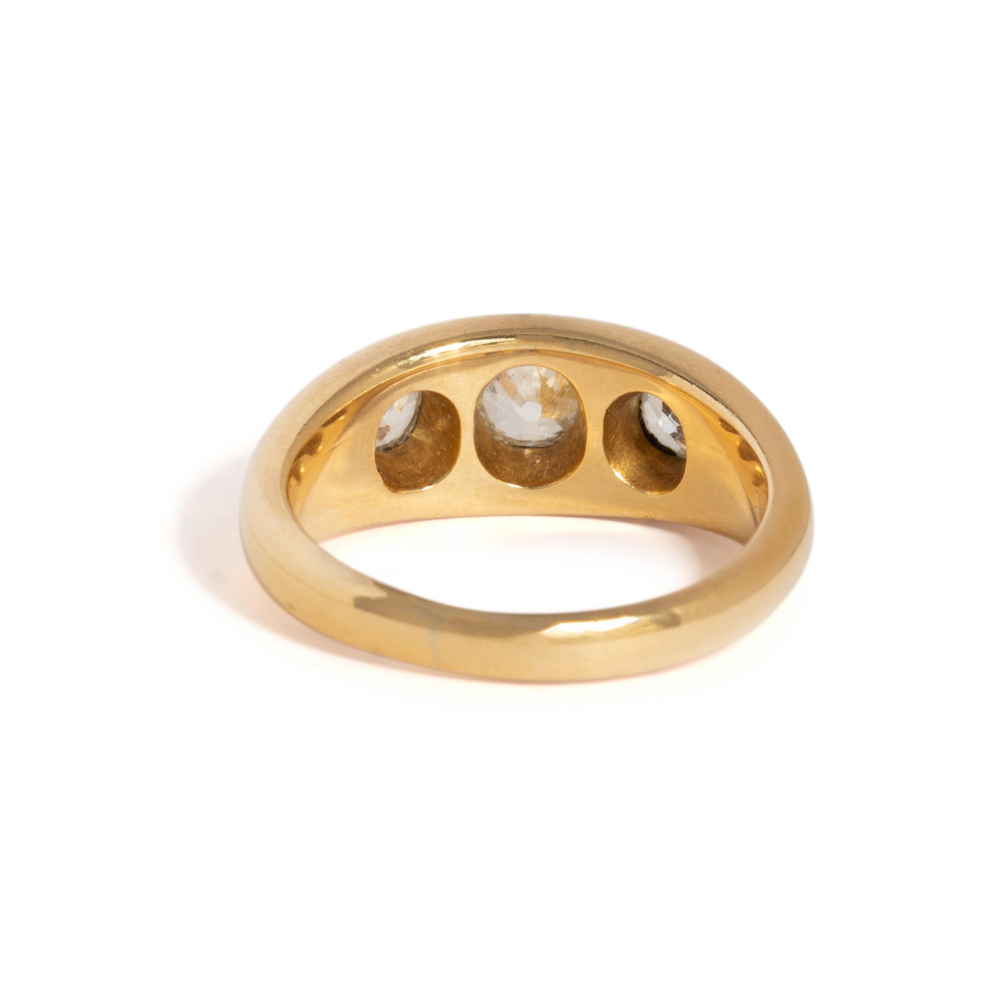 YELLOW GOLD AND DIAMOND RING