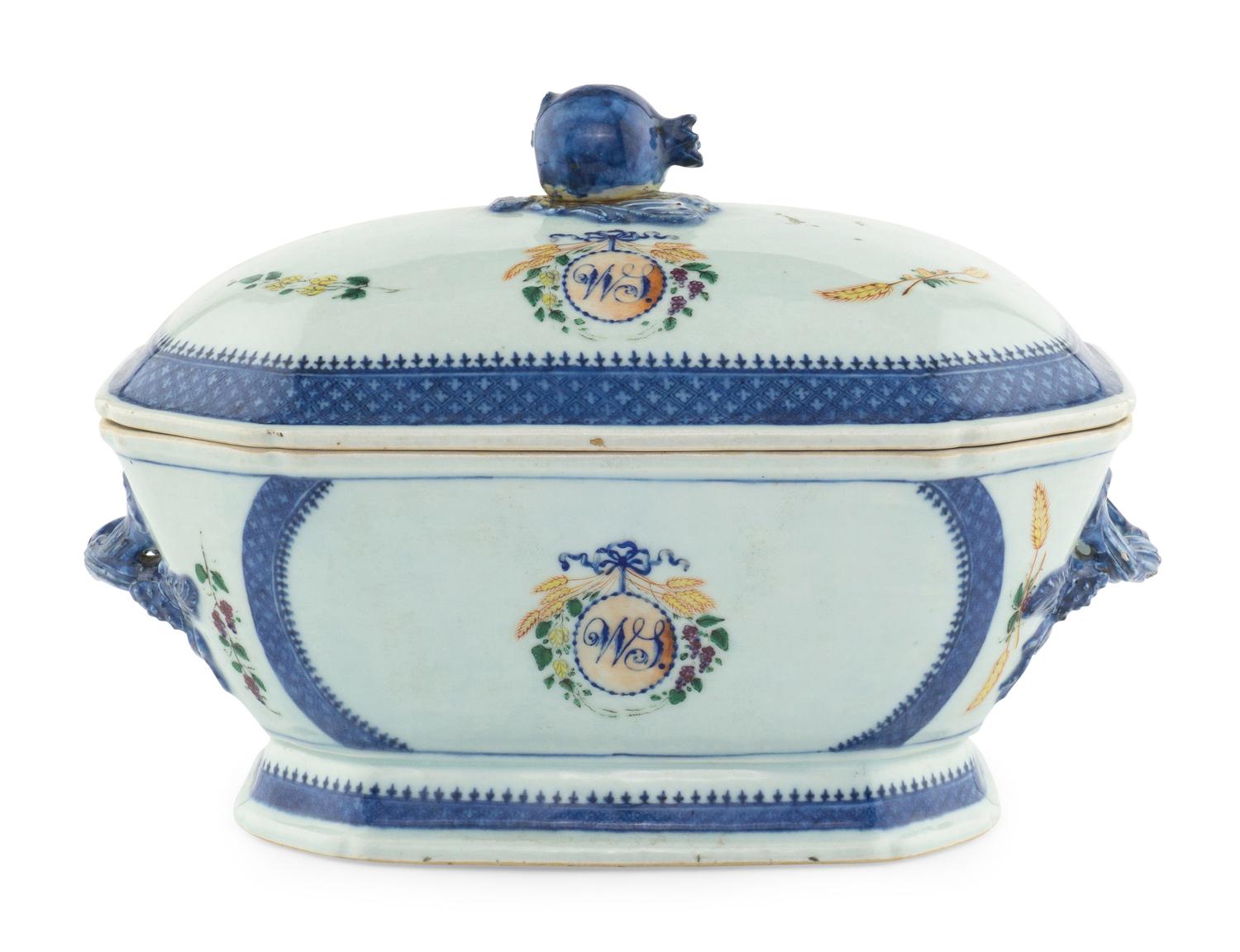 A Chinese Export Porcelain Tureen