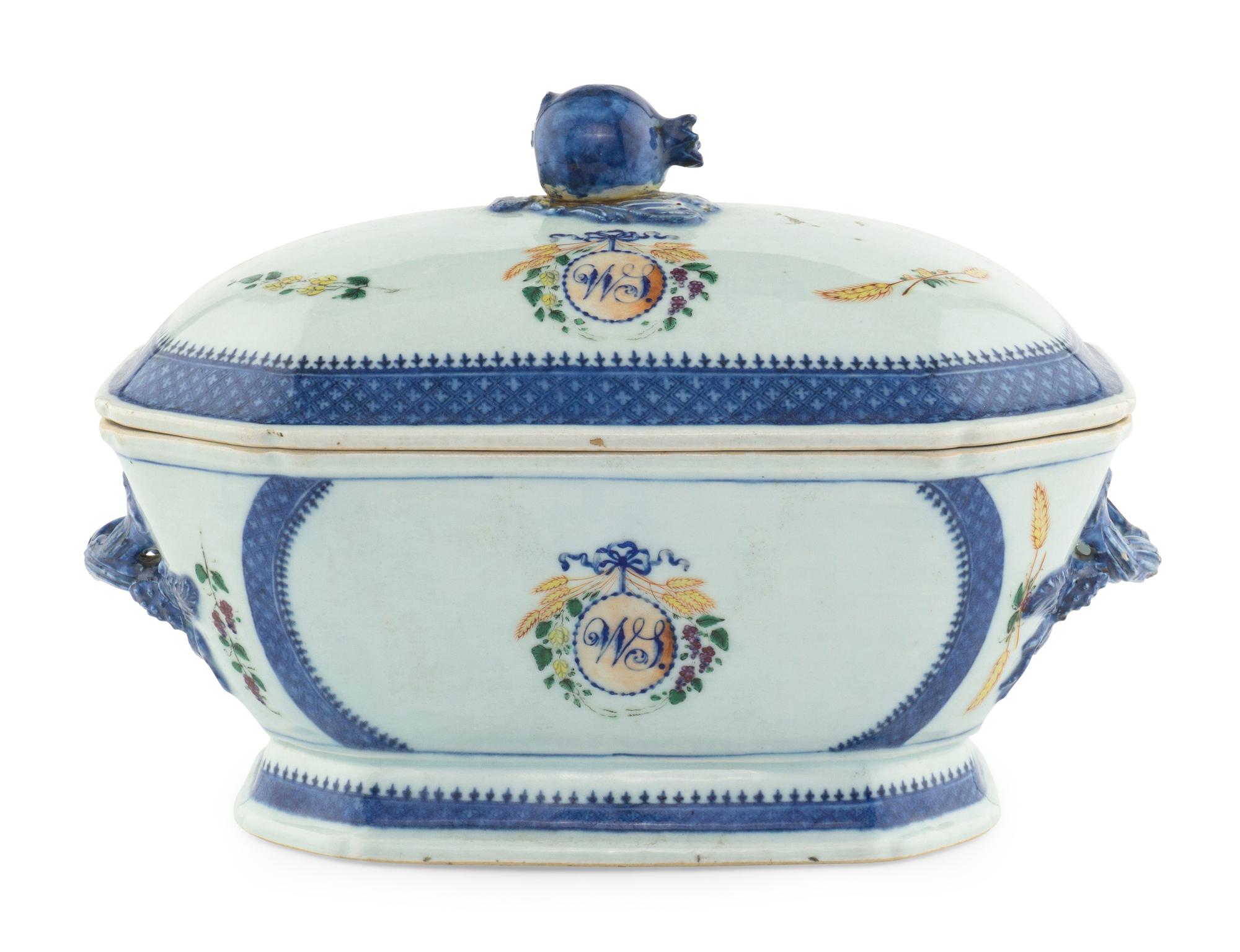 A Chinese Export Porcelain Tureen