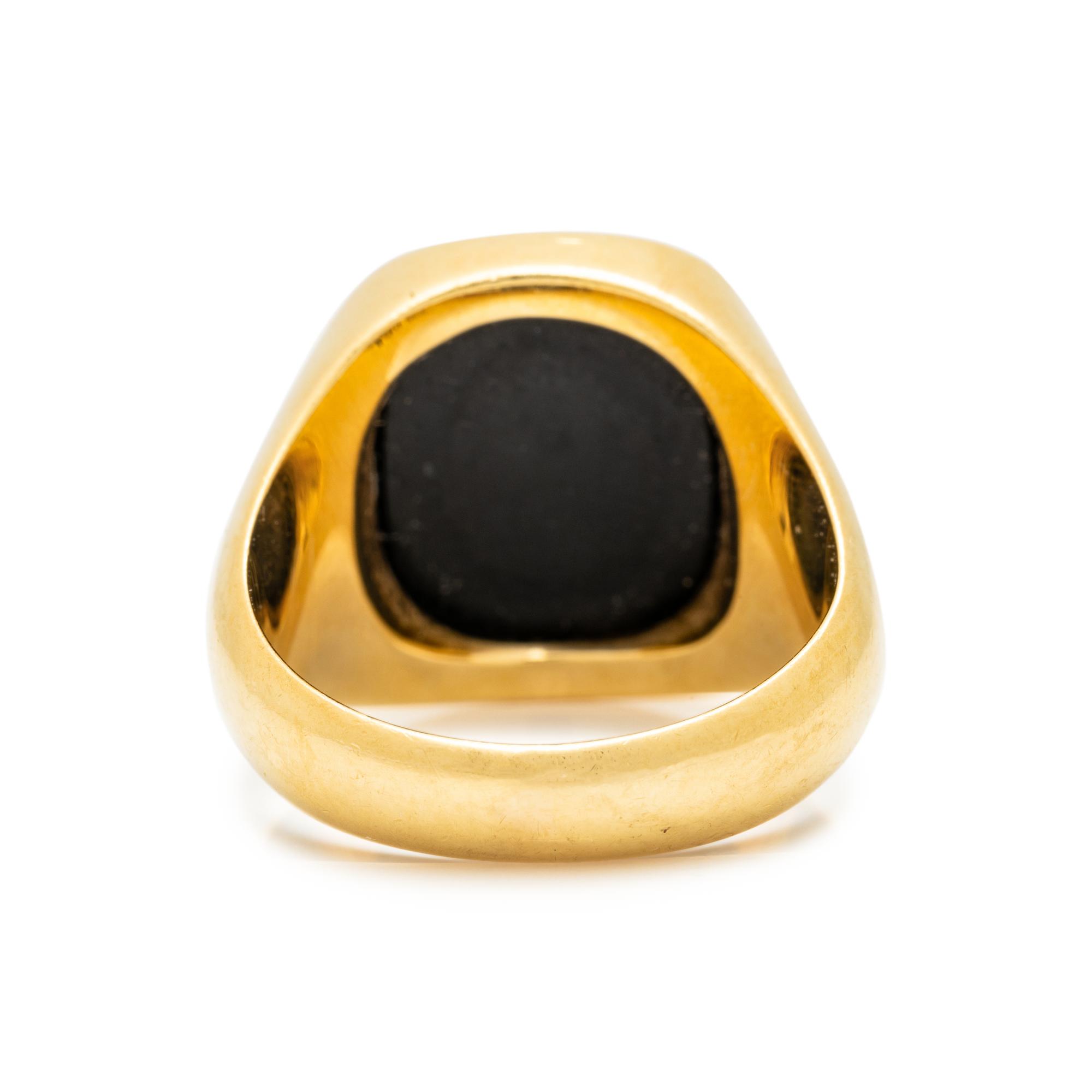 YELLOW GOLD AND DYED ONYX INTAGLIO RING
