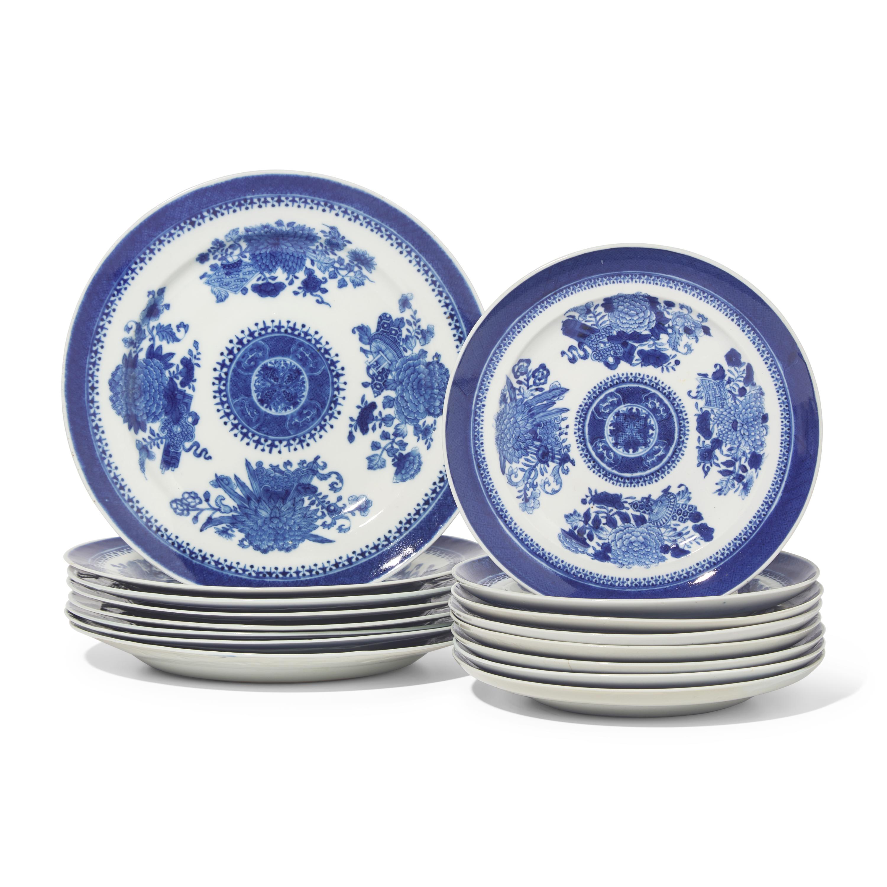 A Set of Sixteen Chinese Export Porcelain Blue Fitzhugh Tablewares