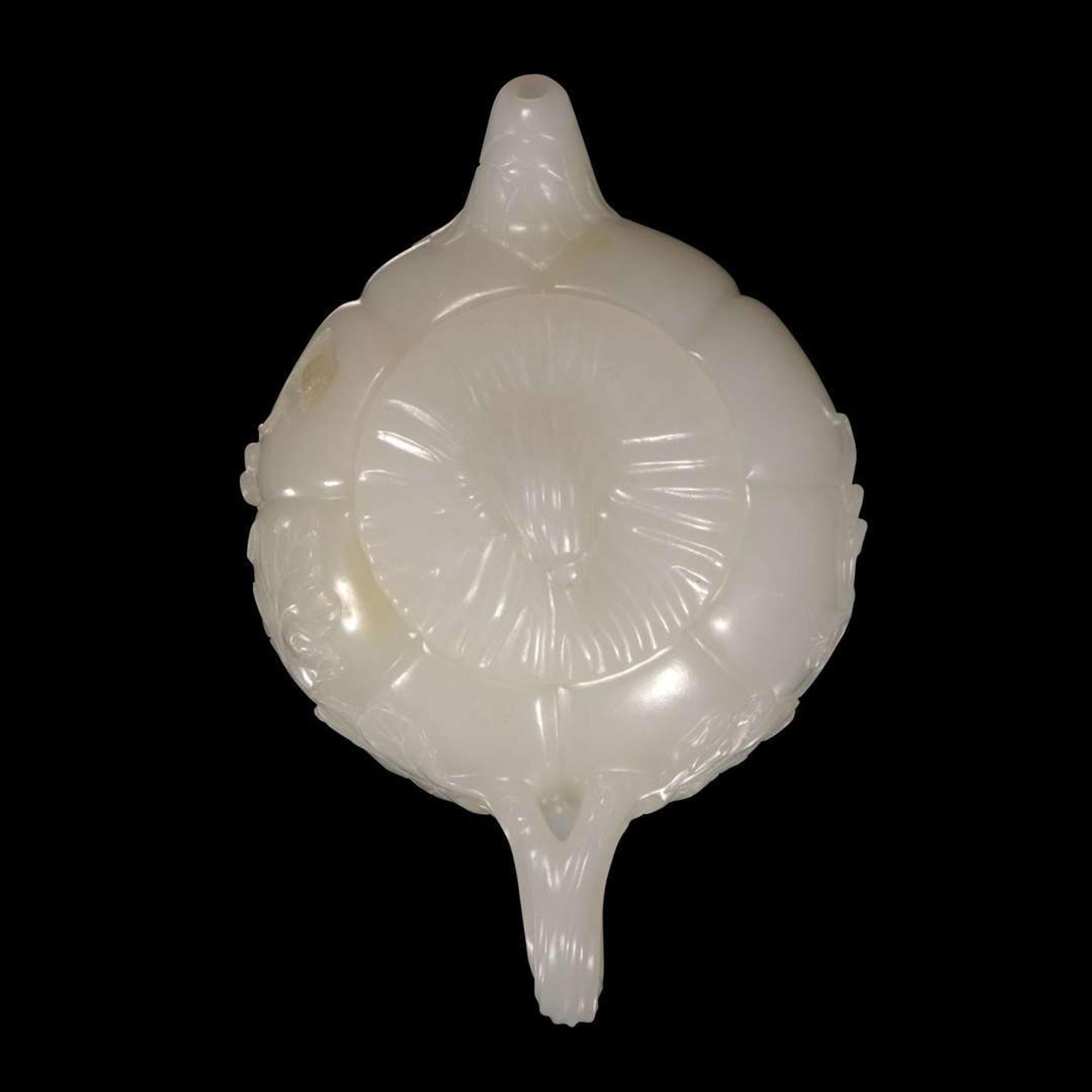 A small Chinese white jade melon-form teapot 瓜形玉茶壶
