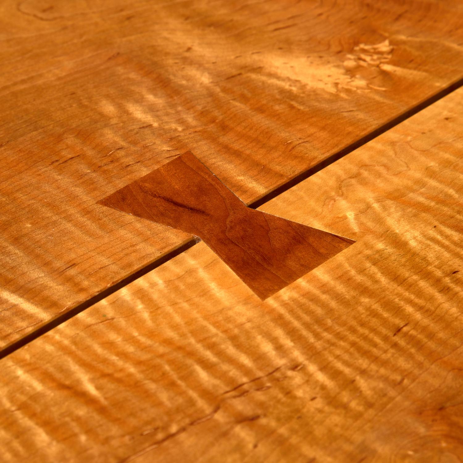 Pedestal table with 5 butterfly joints