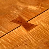 Pedestal table with 5 butterfly joints