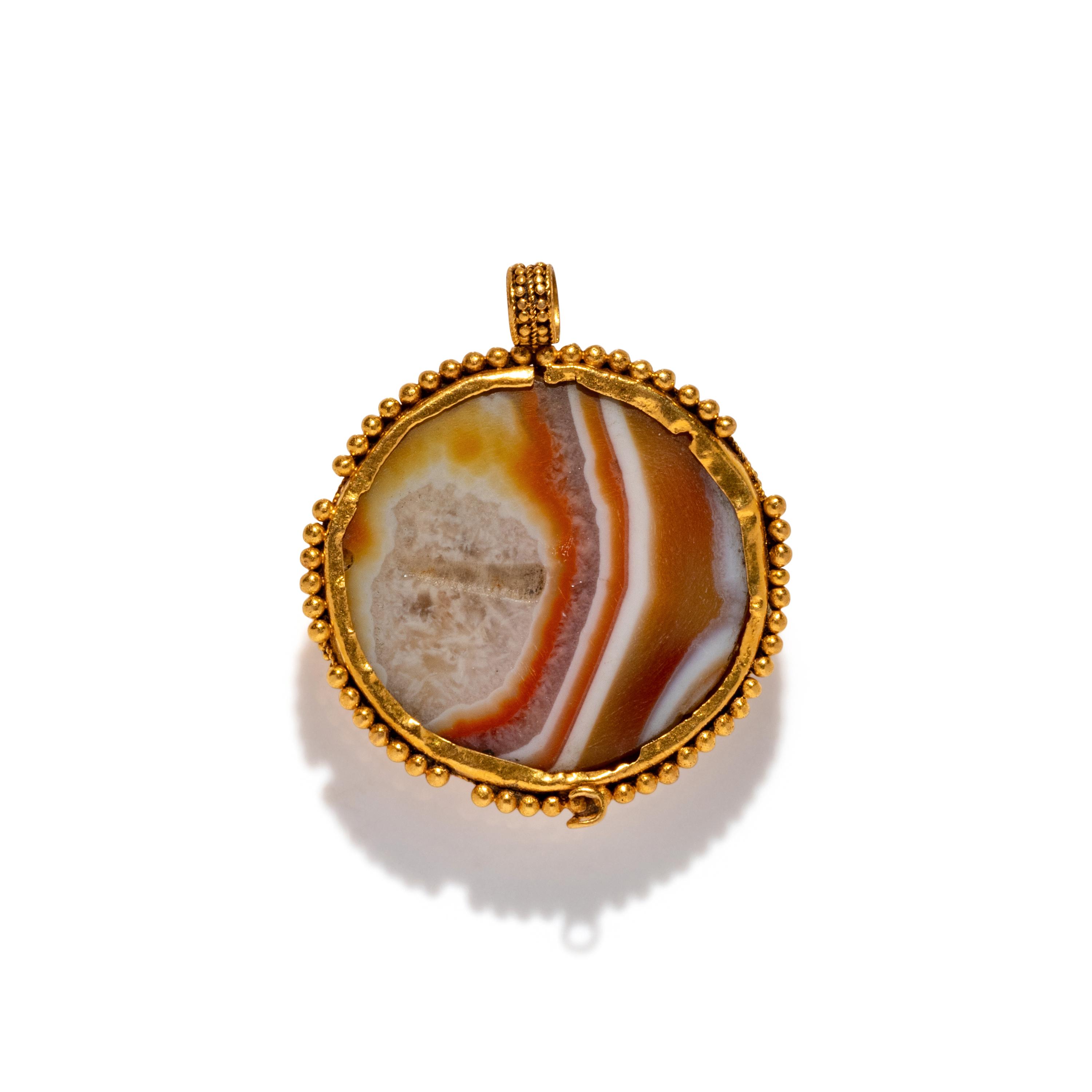 A Roman Gold and Agate Pendant