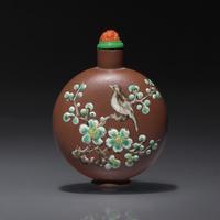 A Chinese Enameled Yixing Stoneware Snuff Bottle, Qing Dynasty, Circa 1780-1850 — 1780-1850年 宜興紫砂喜上眉梢圖鼻煙壺