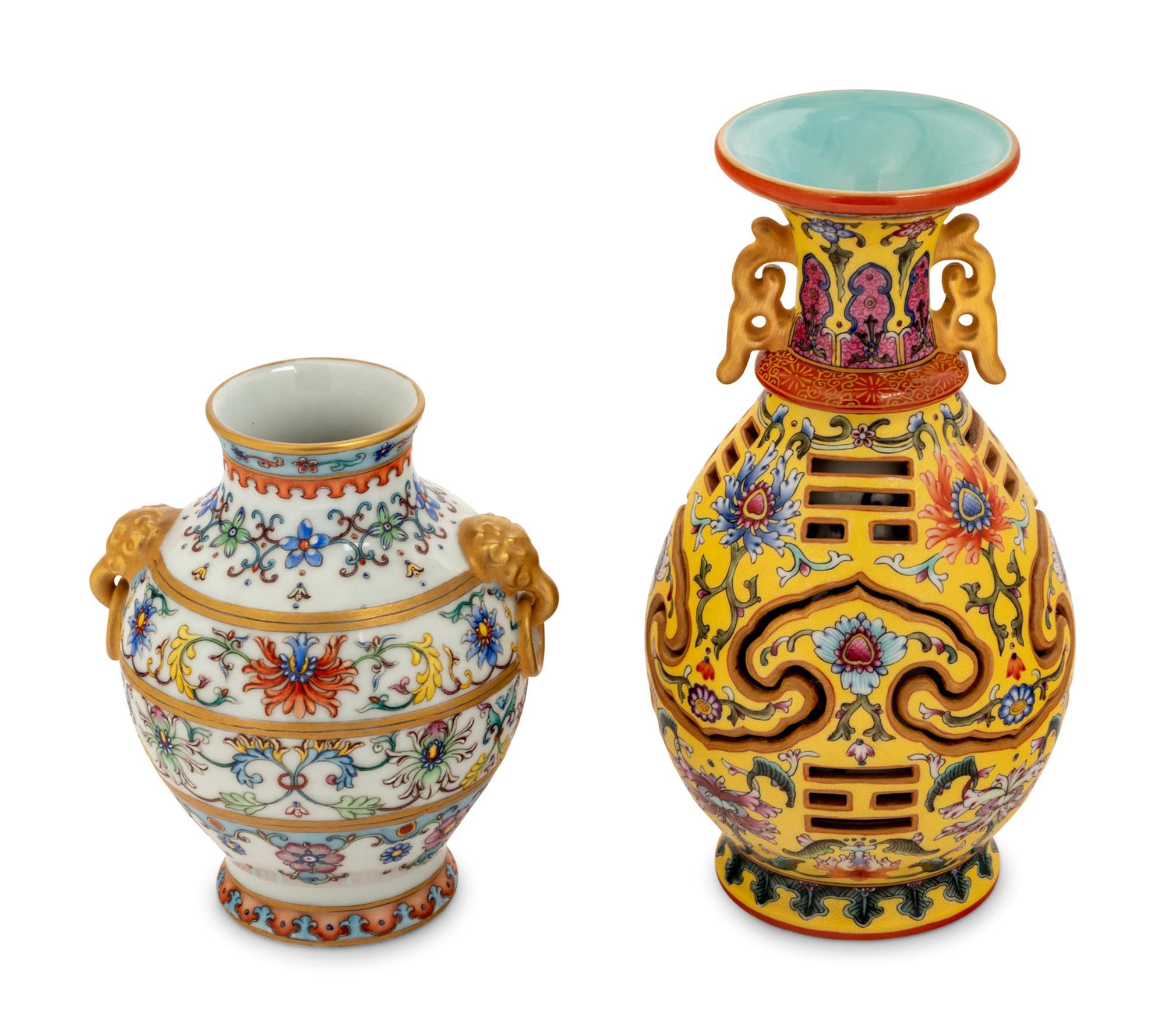 12 Chinese and Japanese Porcelain Vessels