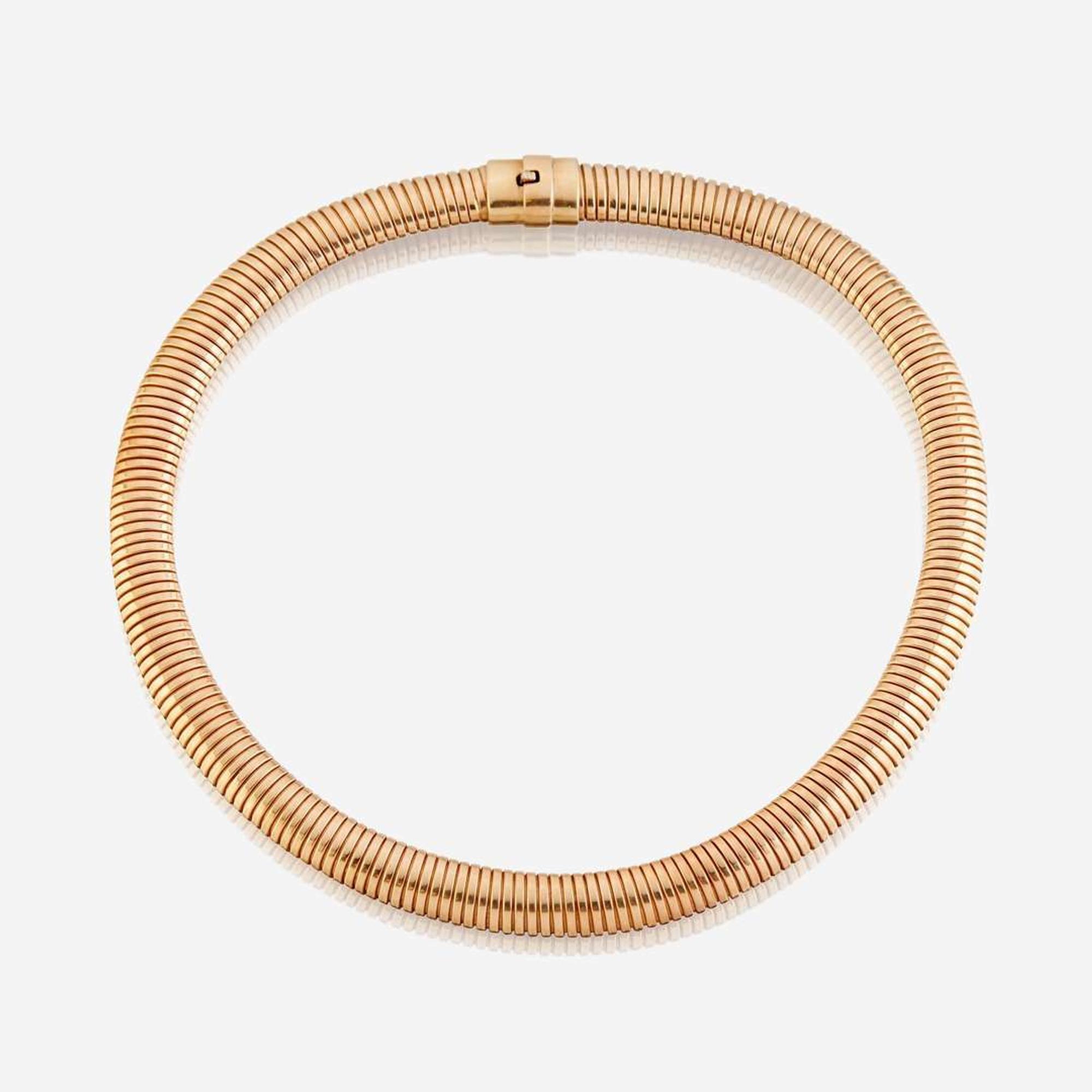A fourteen karat gold necklace