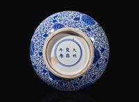 A Chinese blue and white "Lotus" vase, Xuande mark, Kangxi period 纏枝蓮青花瓶 宣德款 清康熙