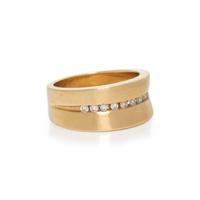 YELLOW GOLD AND DIAMOND RING