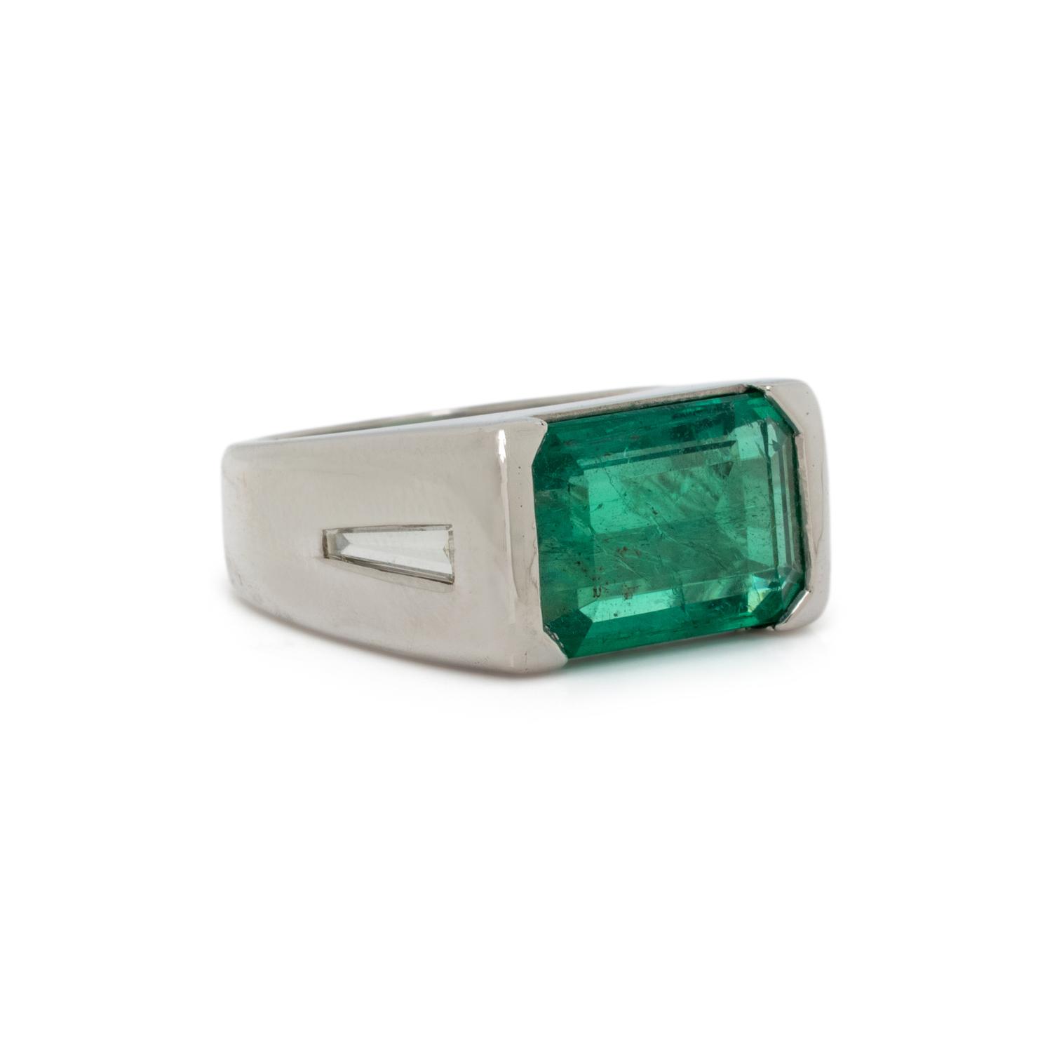EMERALD AND PLATINUM RING