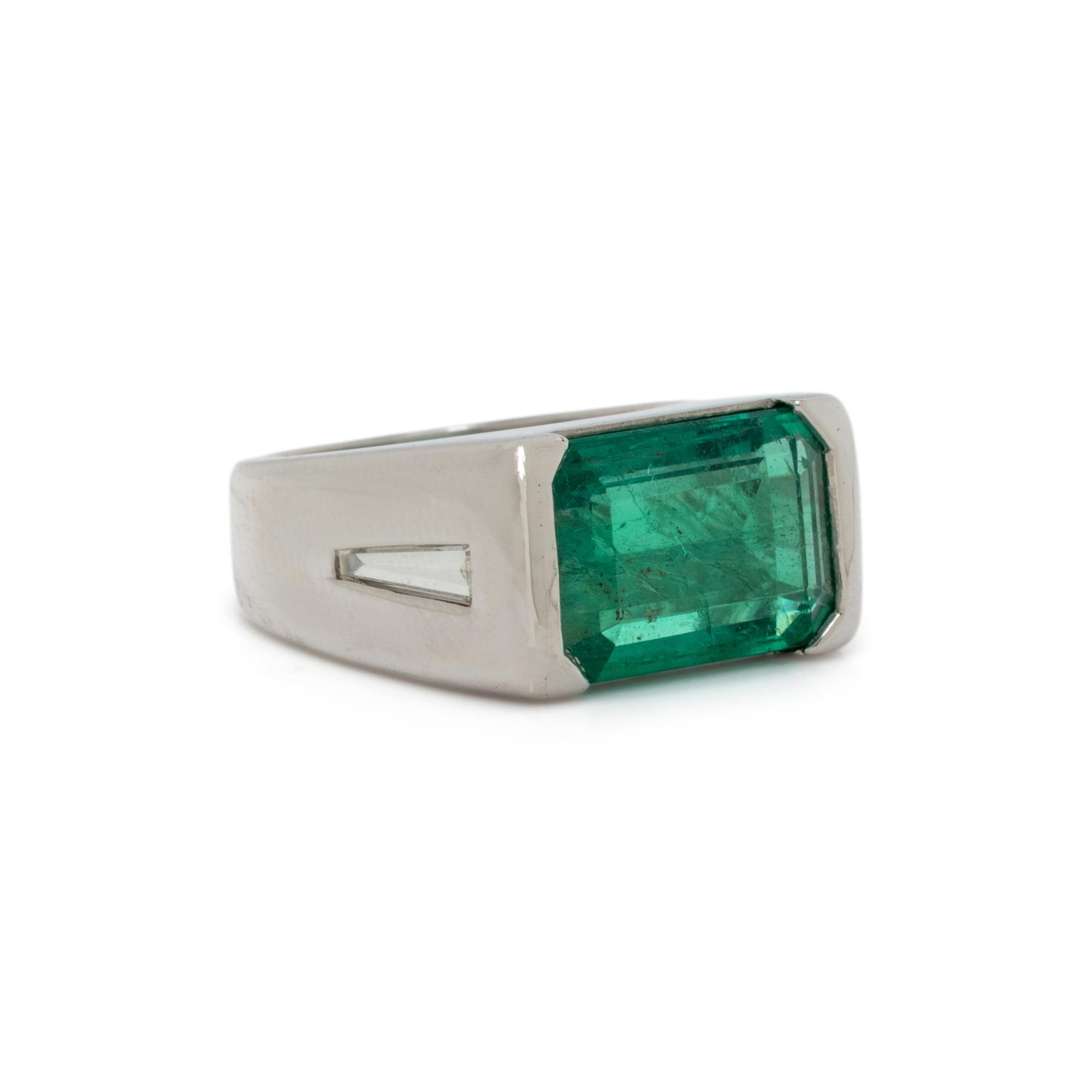 EMERALD AND PLATINUM RING