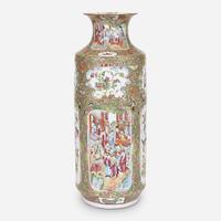 A Chinese Export porcelain Rose Medallion vase 19th century