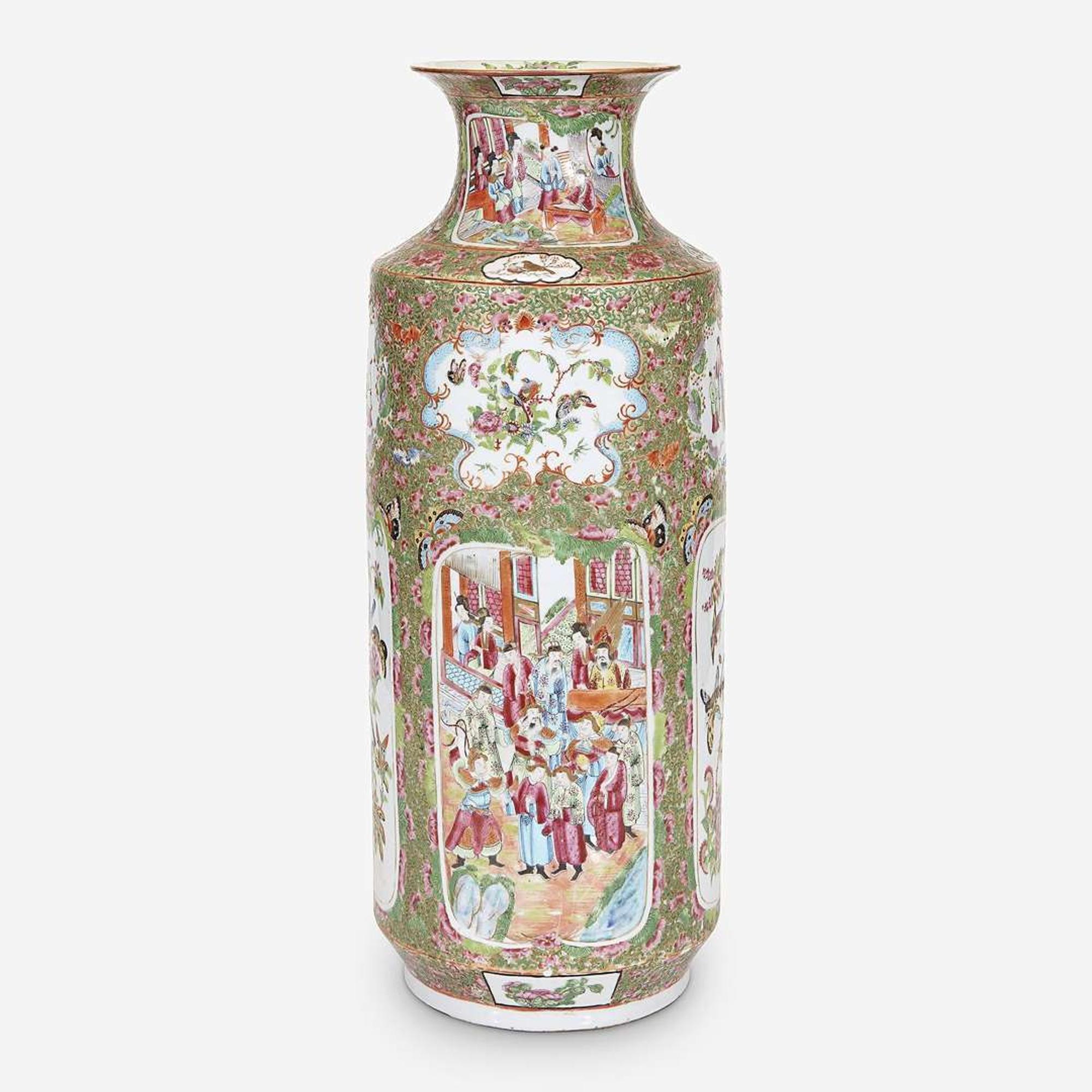 A Chinese Export porcelain Rose Medallion vase 19th century