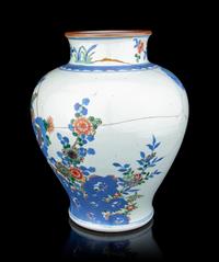 A Wucai Porcleain 'Phoenix' General Jar