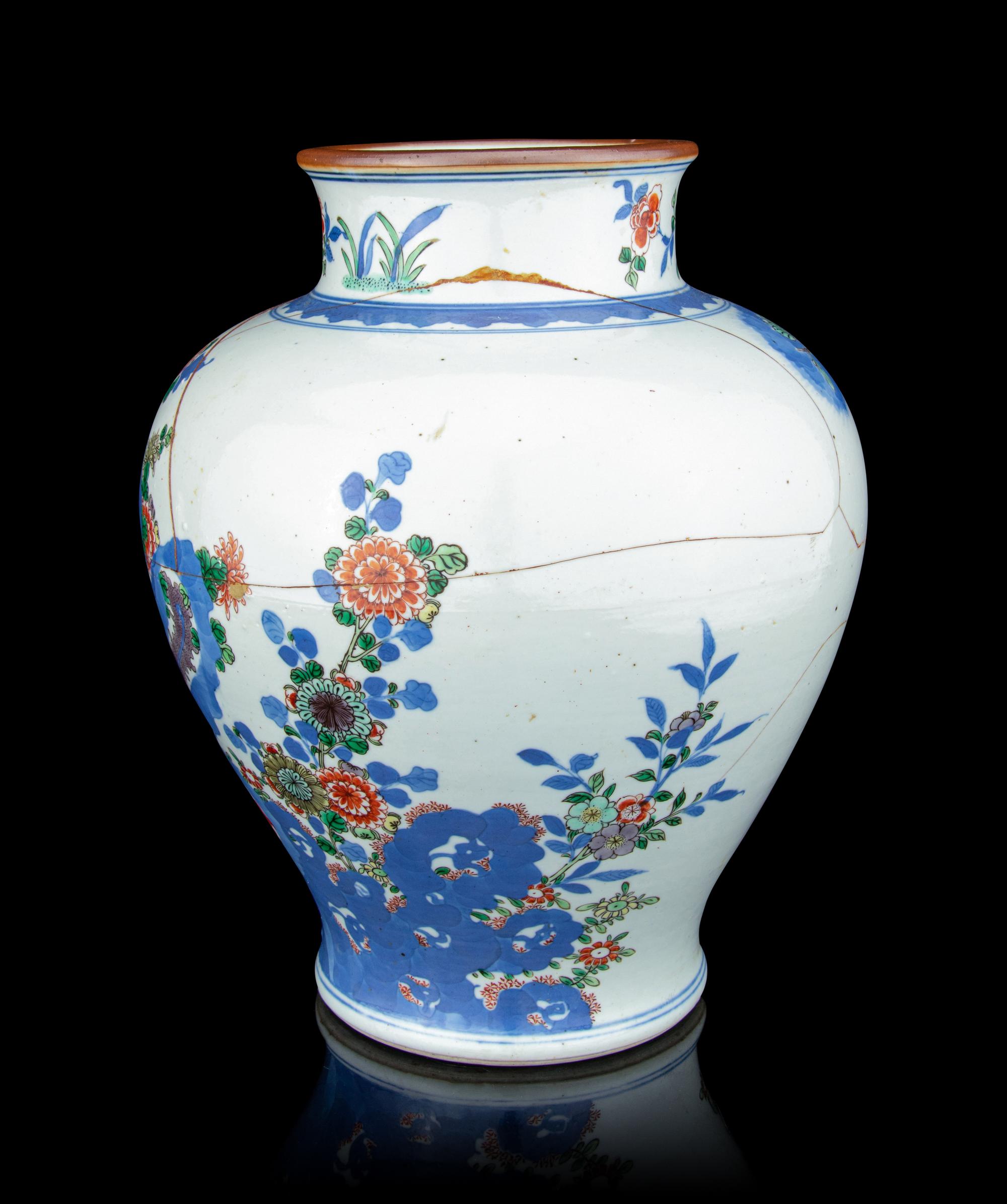 A Wucai Porcleain 'Phoenix' General Jar