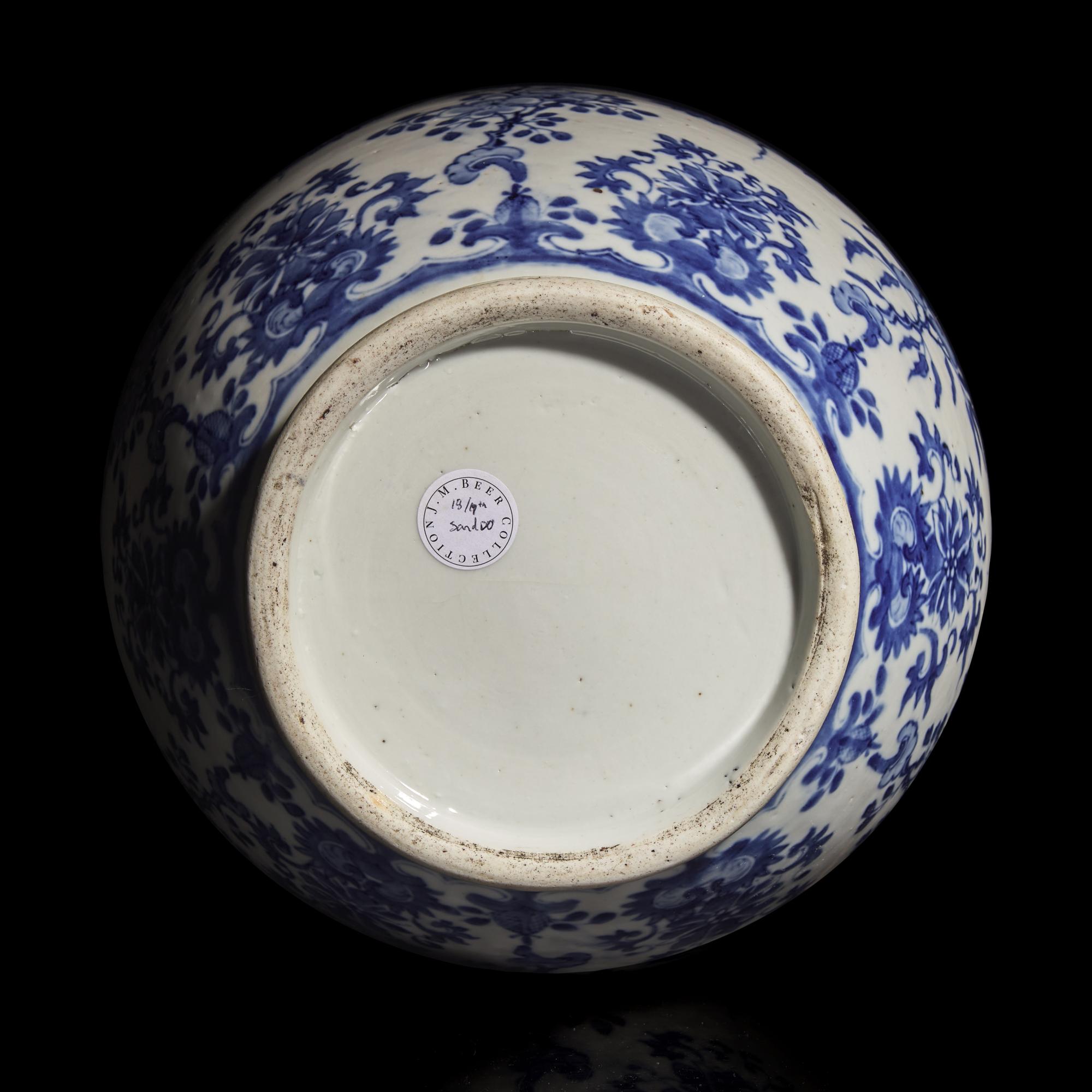 A Chinese Blue and White Ming Style Vase, Qianlong/Jiaqing Period — 清乾隆/嘉慶 青花花果紋賞瓶