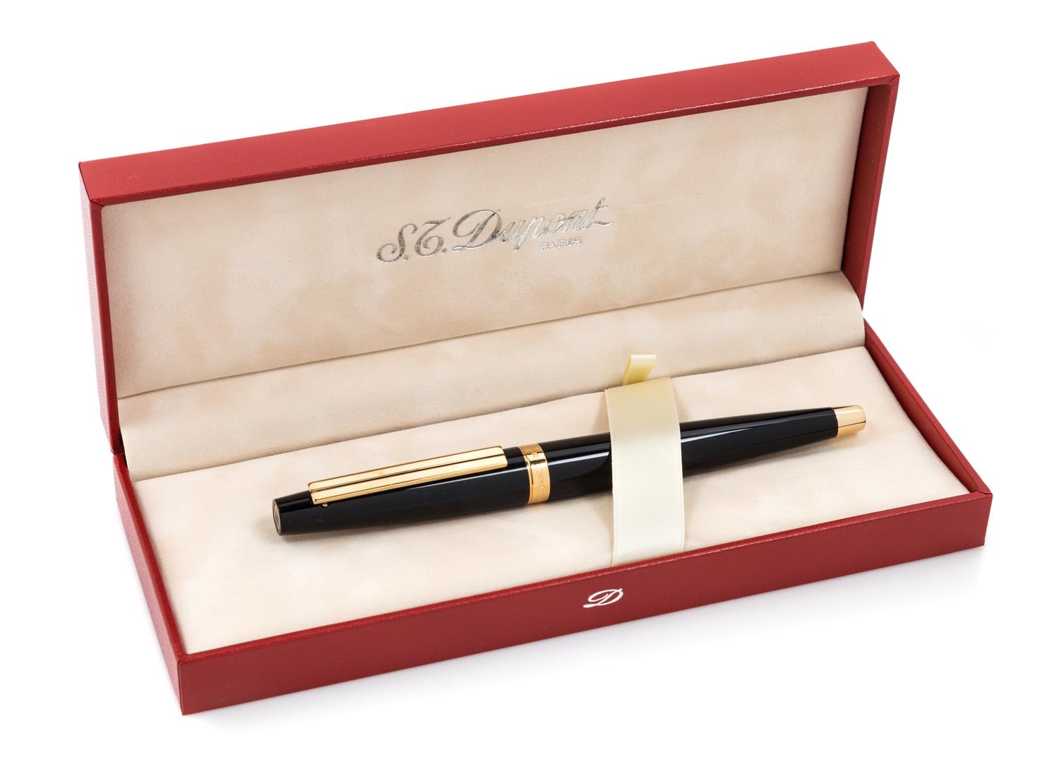 An S.T. Dupont Ellipsis: Composite Noir Fountain Pen