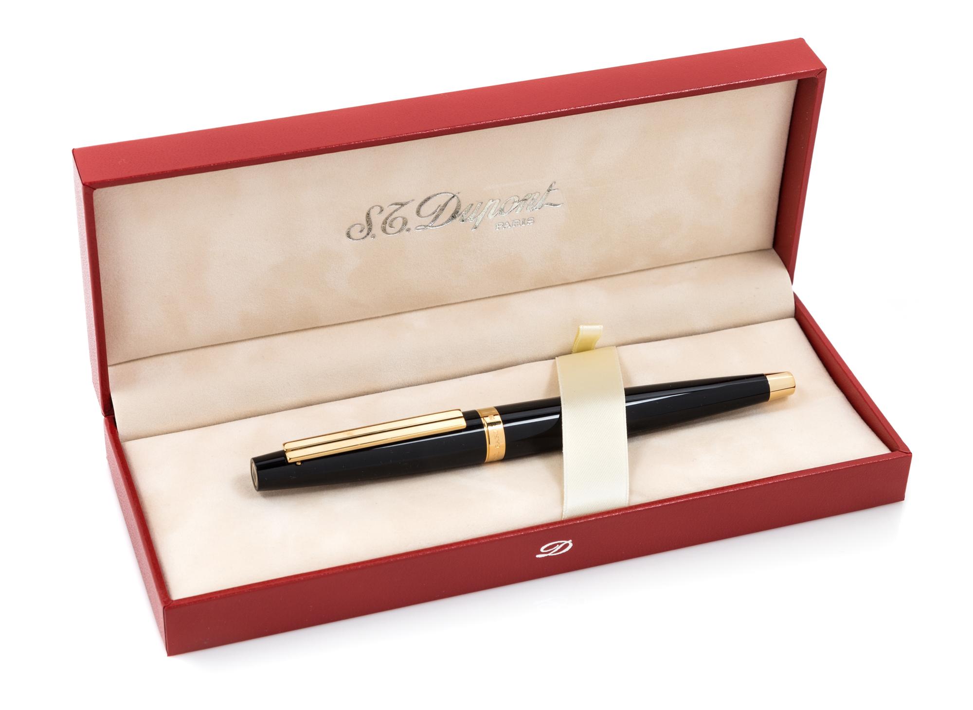 An S.T. Dupont Ellipsis: Composite Noir Fountain Pen
