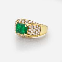An 18K Yellow Gold, Diamond, and Emerald Ring