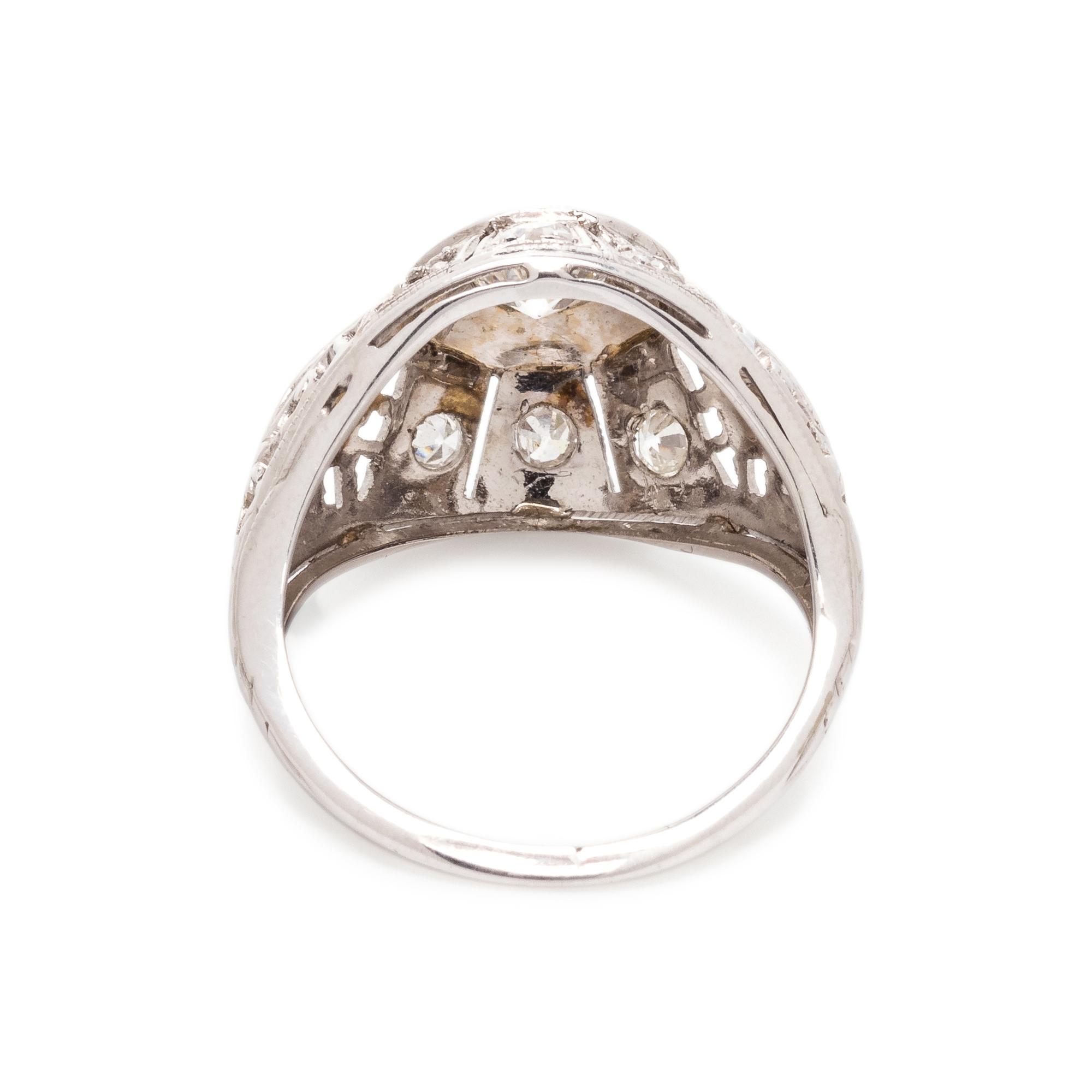WHITE GOLD AND DIAMOND RING