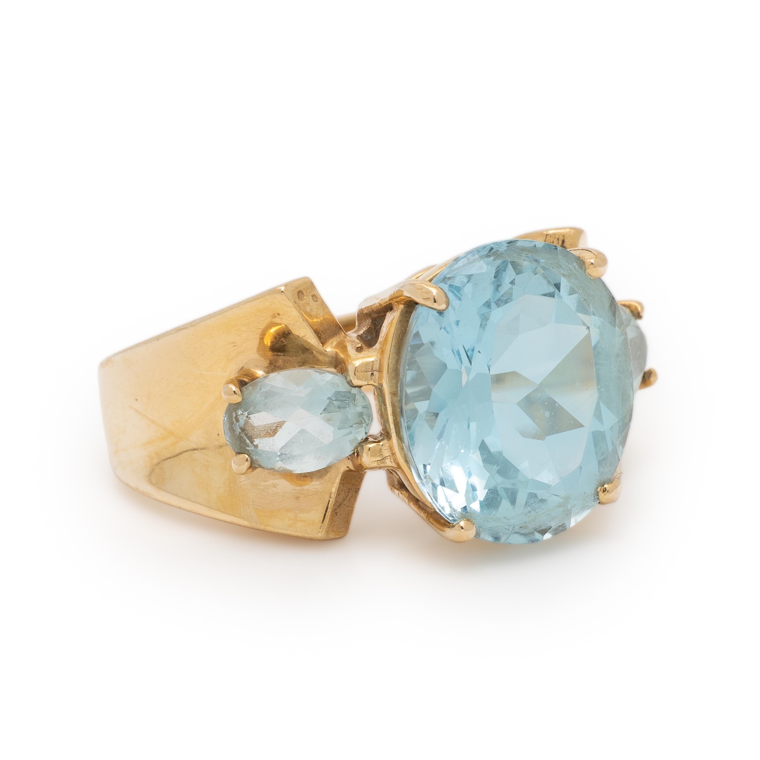 Aquamarine and Yellow Gold Ring