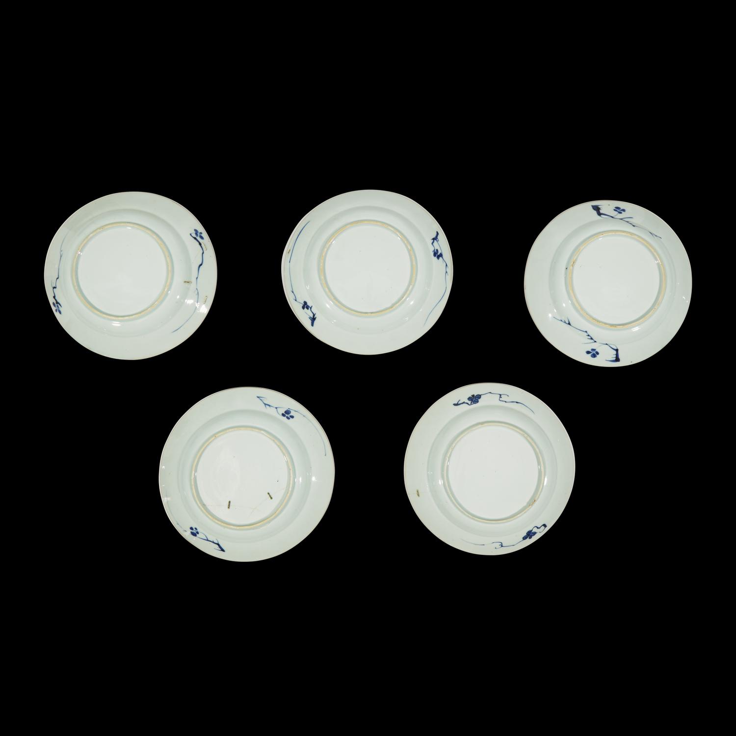 Eleven Chinese Blue and White 'Chess Players' Porcelain Plates, Kangxi Period 清康熙 青花外銷對弈圖賞盤十一件