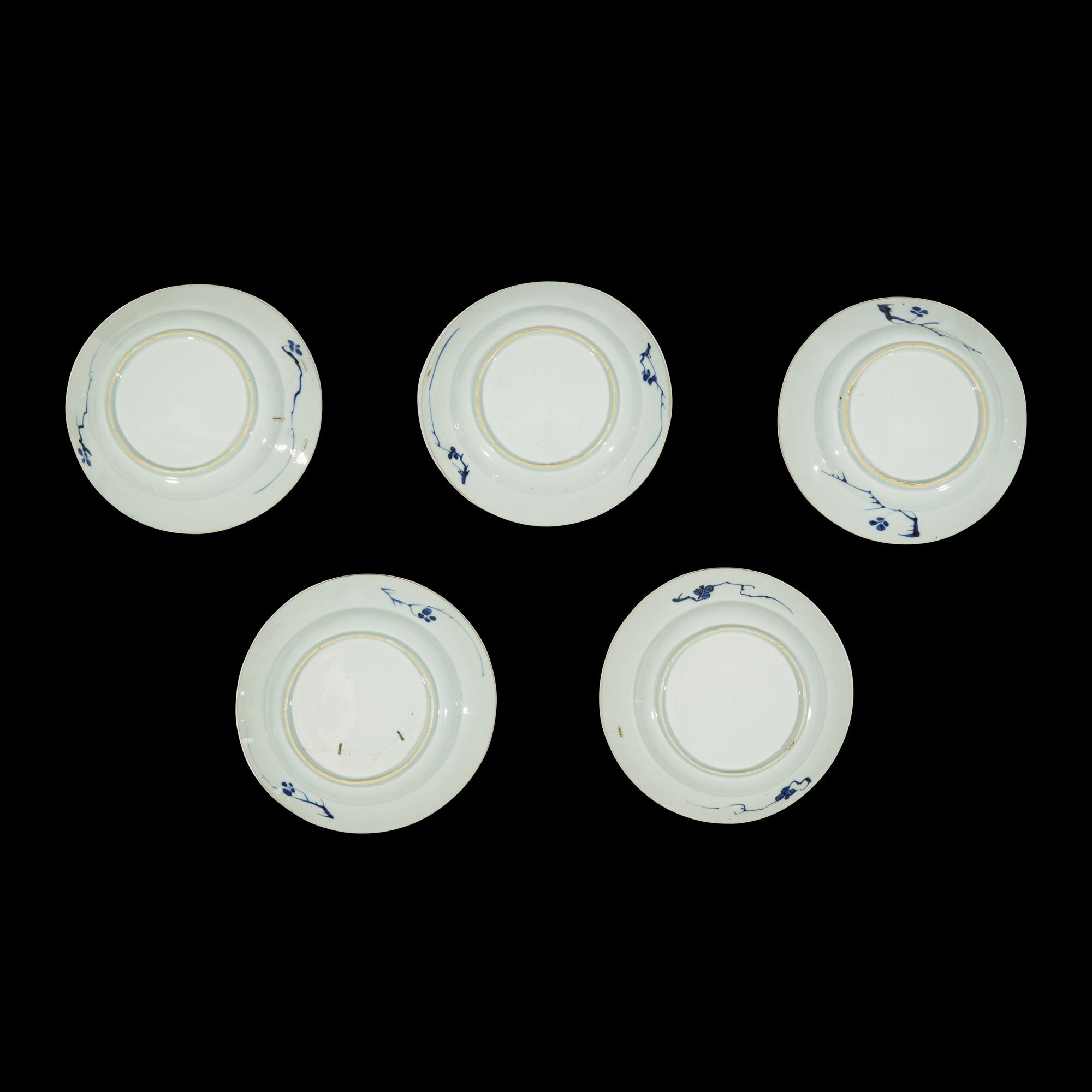 Eleven Chinese Blue and White 'Chess Players' Porcelain Plates, Kangxi Period 清康熙 青花外銷對弈圖賞盤十一件