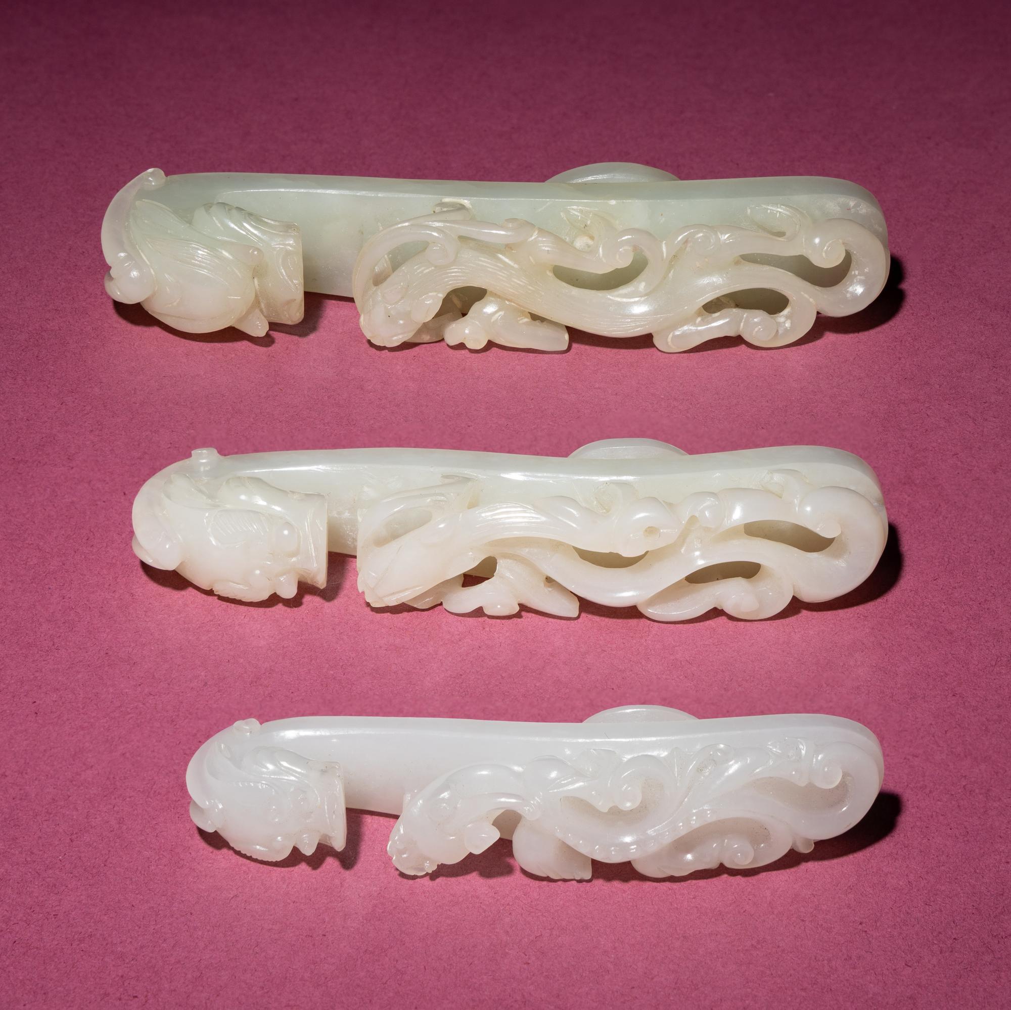 Three Chinese Jade 'Dragon' Belt Hooks, Daigou, 18th/19th Century — 清中期 玉龍鈎三枚