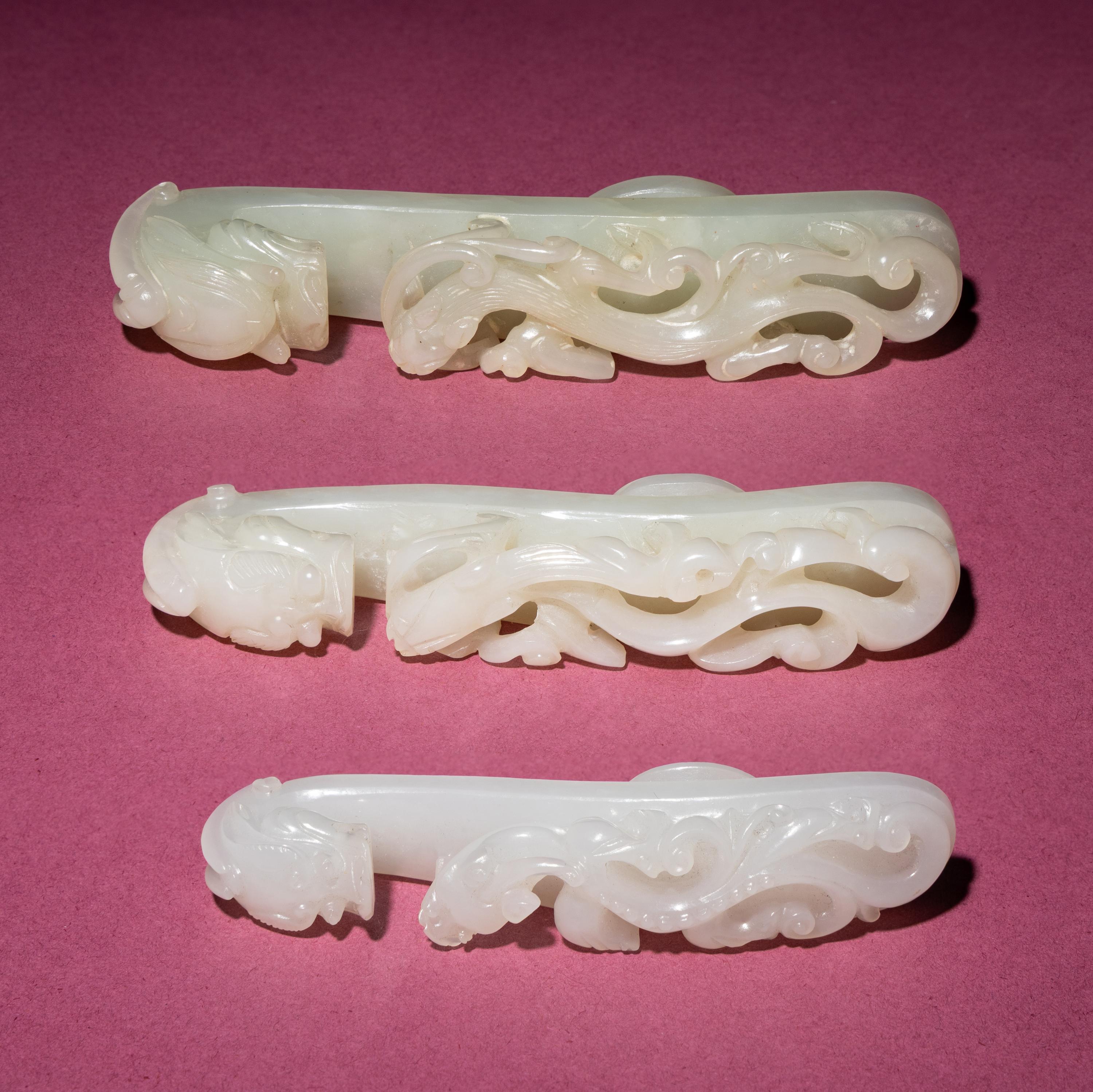 Three Chinese Jade 'Dragon' Belt Hooks, Daigou, 18th/19th Century — 清中期 玉龍鈎三枚