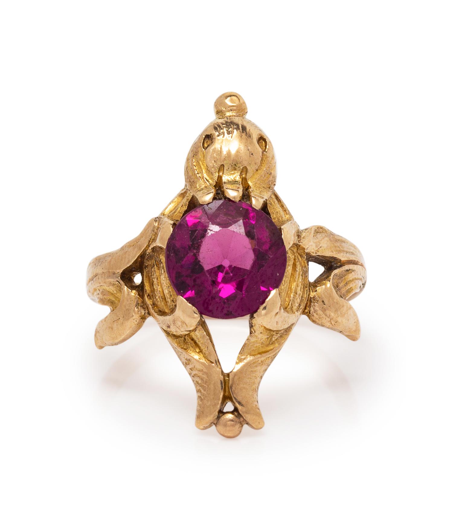 A Yellow Gold and Glass Foliate Motif Ring,