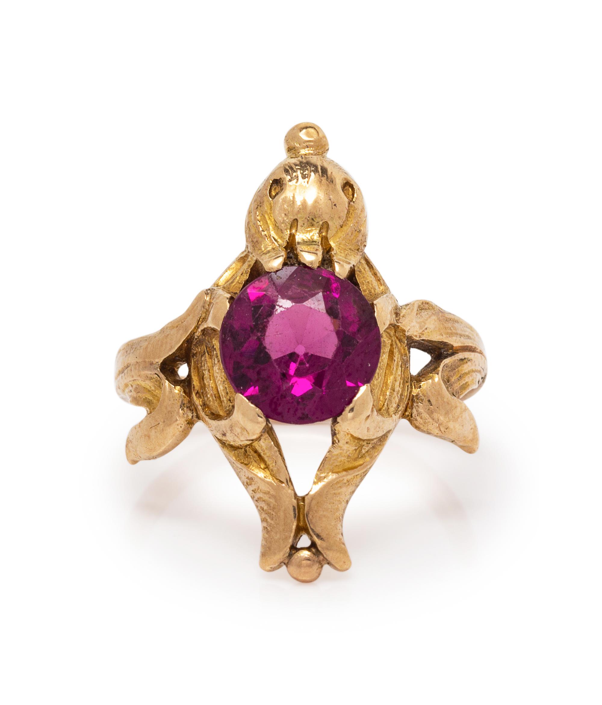 A Yellow Gold and Glass Foliate Motif Ring,