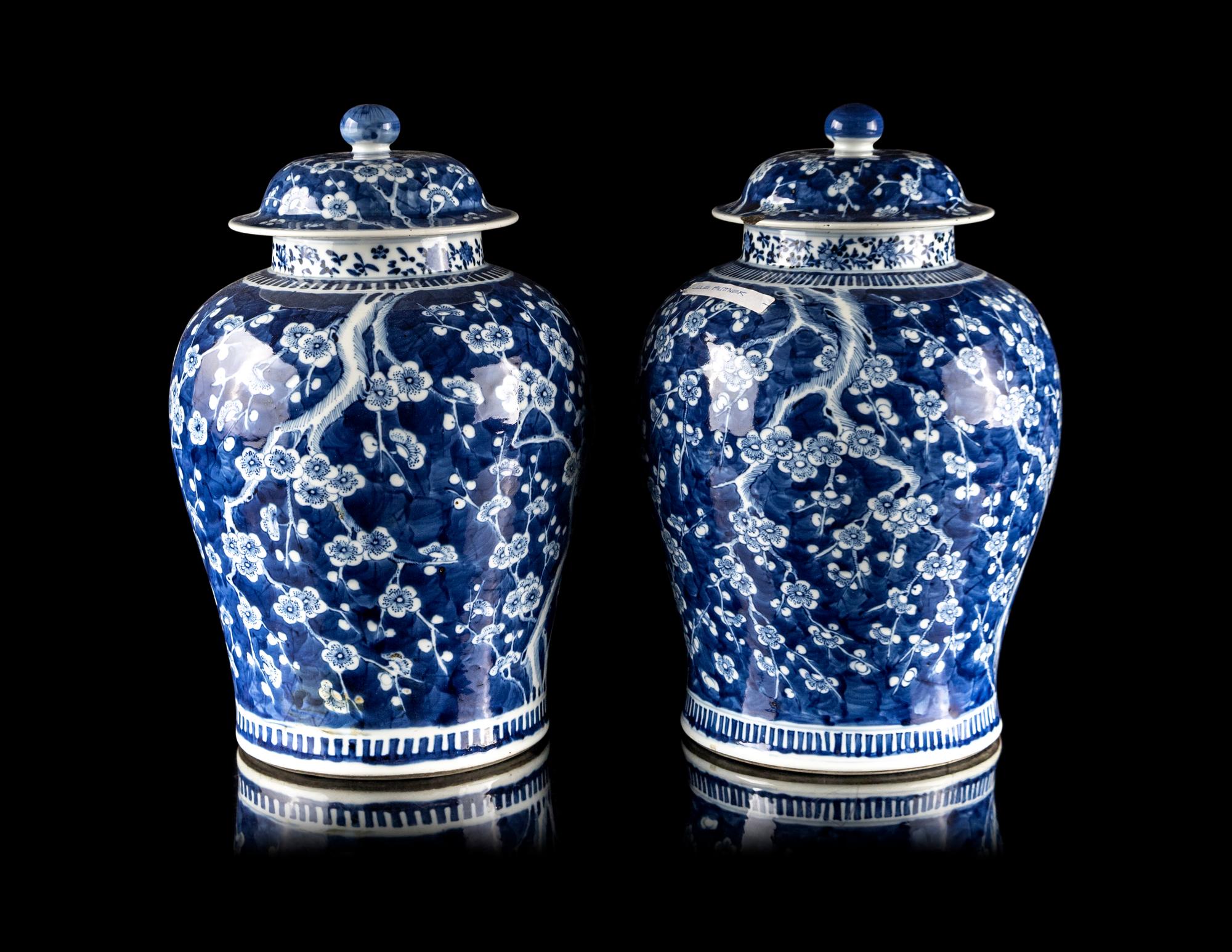 A Pair of Chinese Blue and White Porcelain 'Ice Crackles and Prunus' Covered Jars
