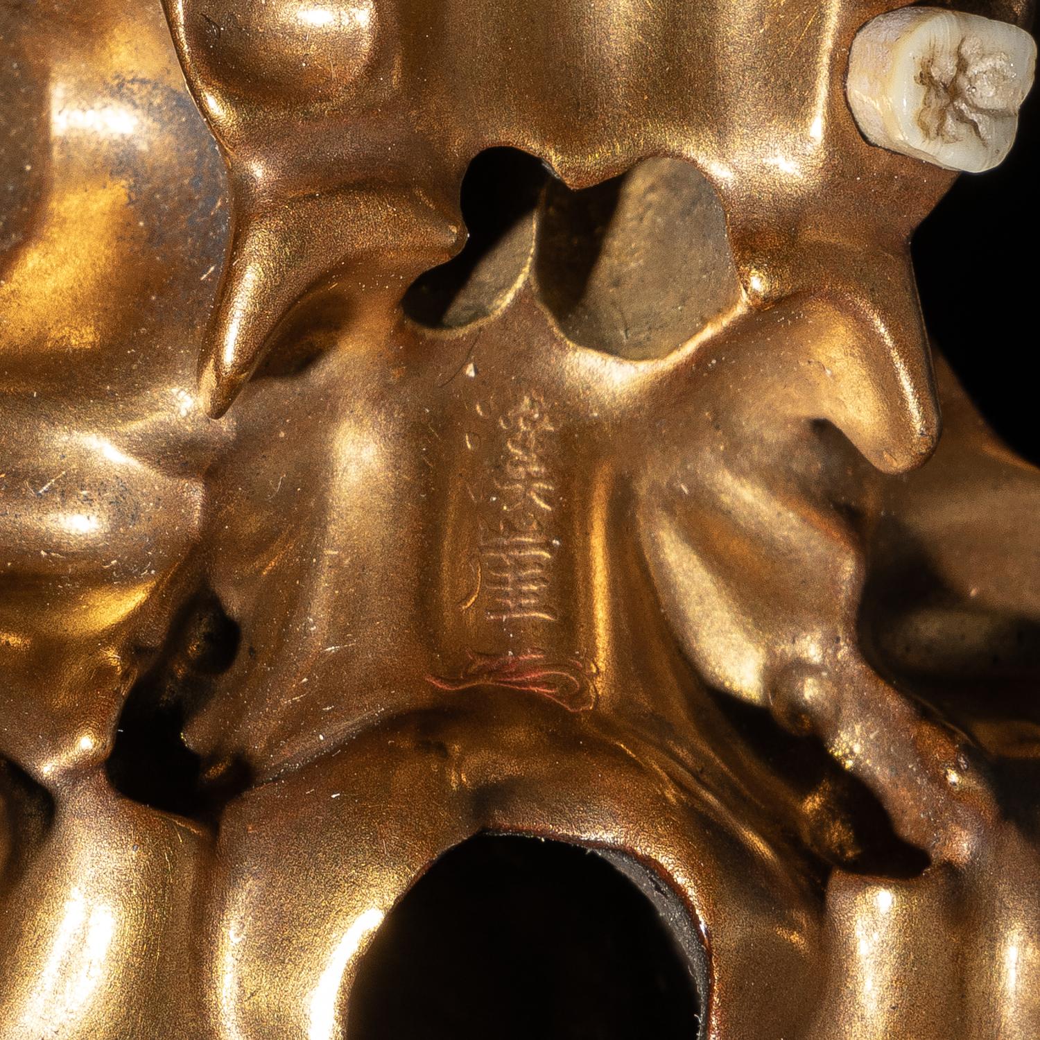 A Japanese Gold Lacquered Skull Okimono, Meiji Period, Meiji Period 日本明治時代 '溪崖'款頭骨式置物