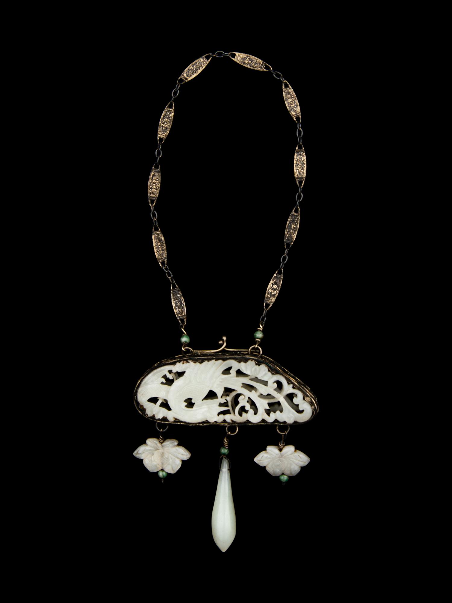 A Chinese White Jade Parfumier Pendant Necklace