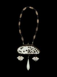 A Chinese White Jade Parfumier Pendant Necklace