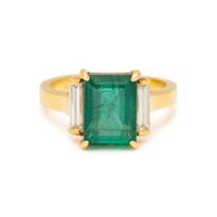 EMERALD AND DIAMOND RING