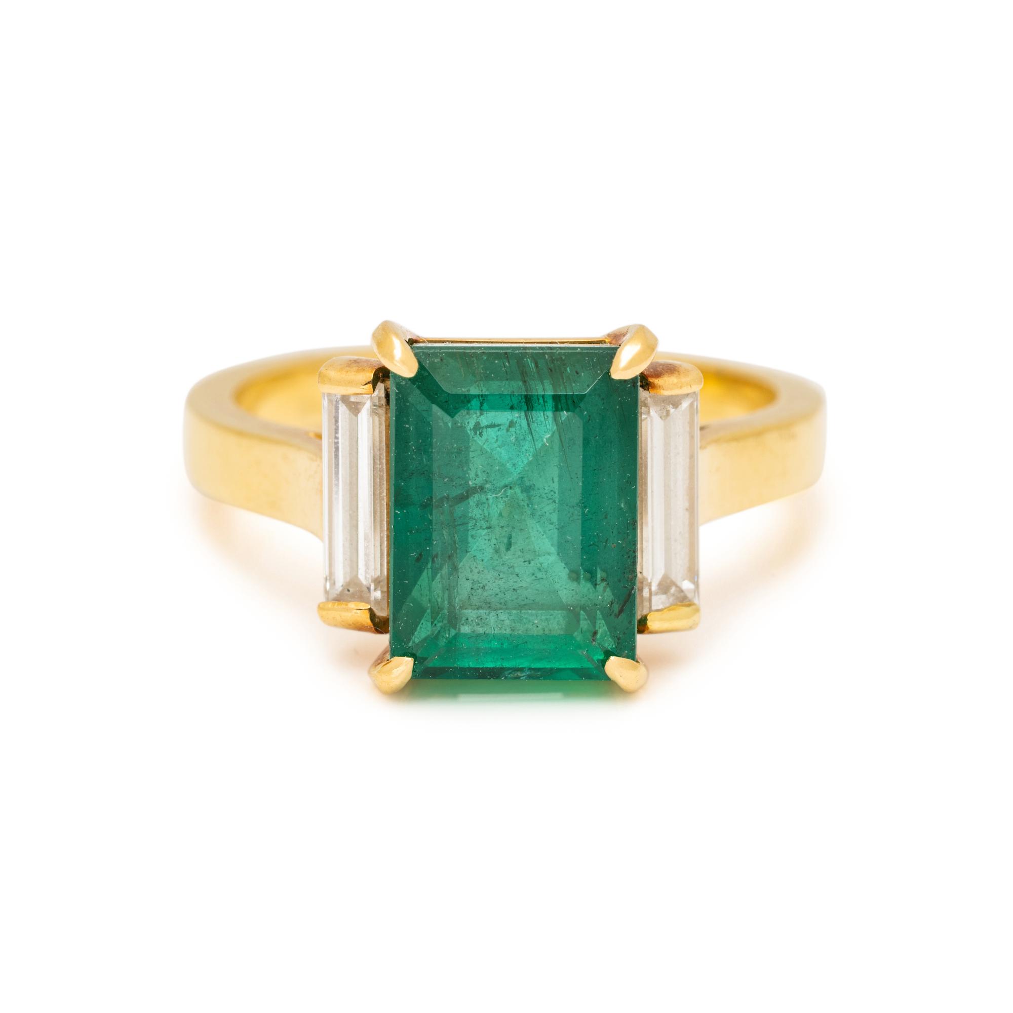 EMERALD AND DIAMOND RING
