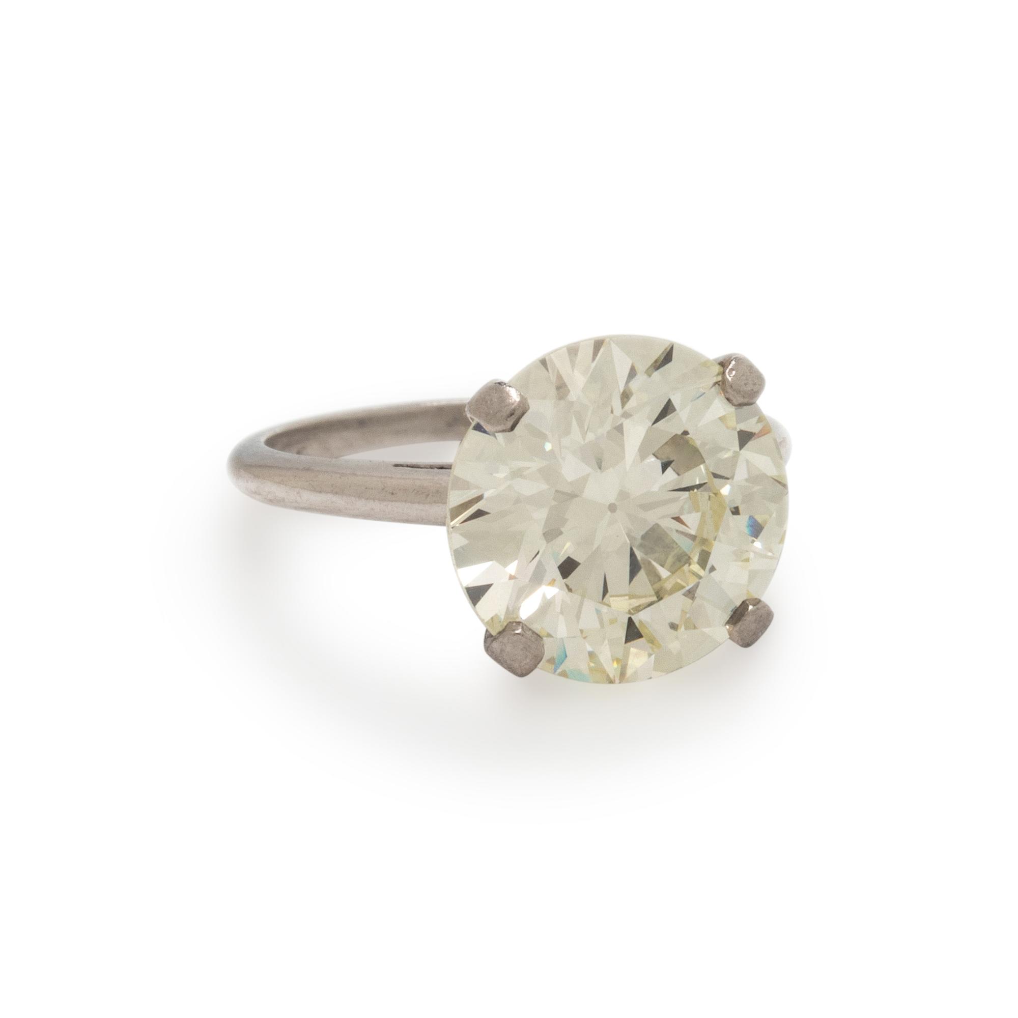 DIAMOND SOLITAIRE RING