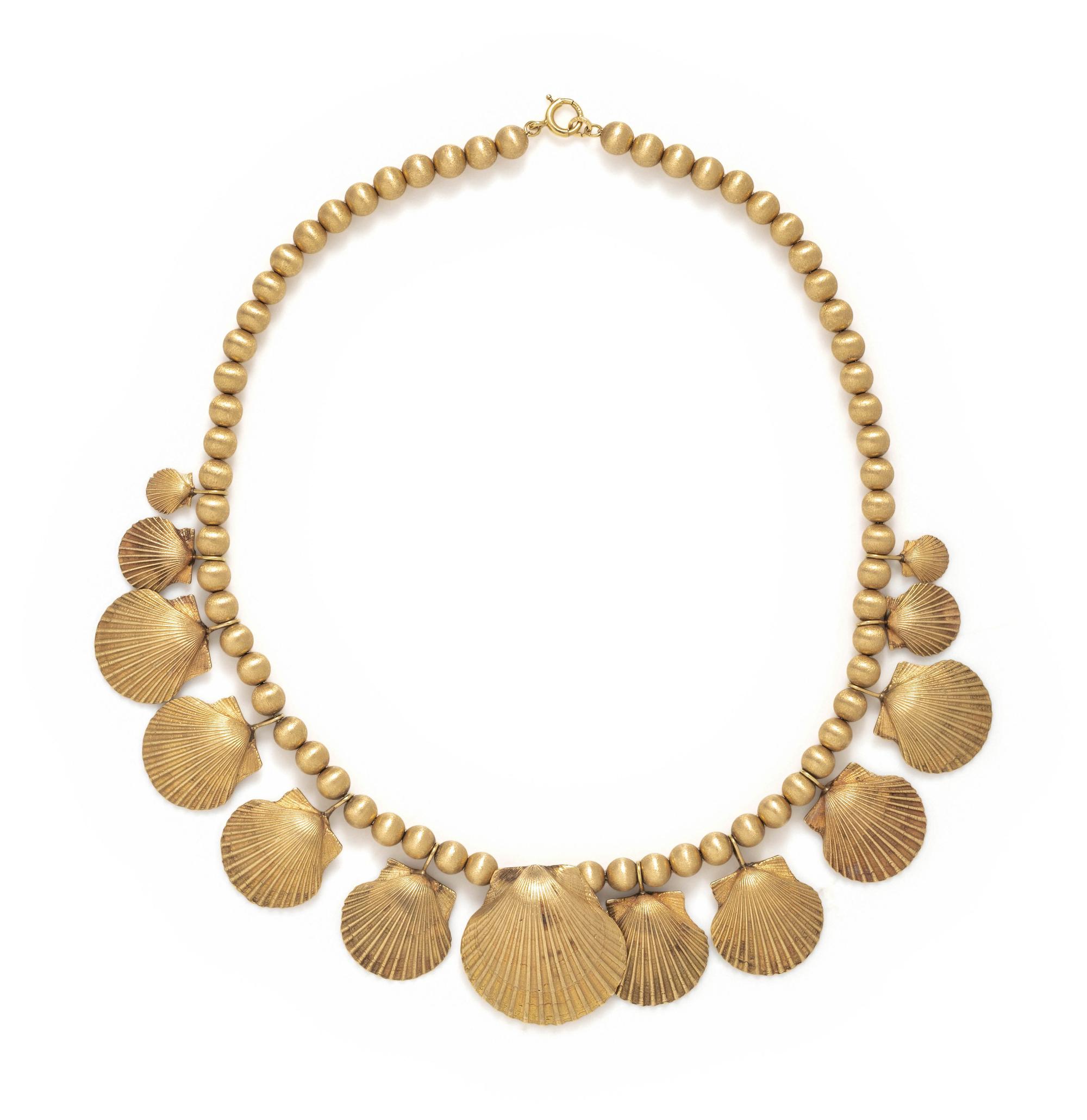 YELLOW GOLD SHELL MOTIF NECKLACE