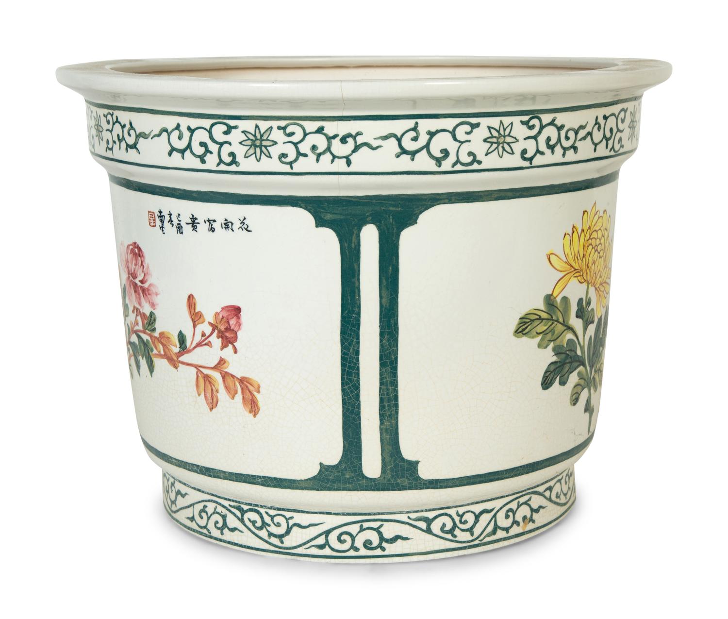 A Chinese Export Porcelain Jardinière