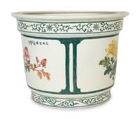 A Chinese Export Porcelain Jardinière