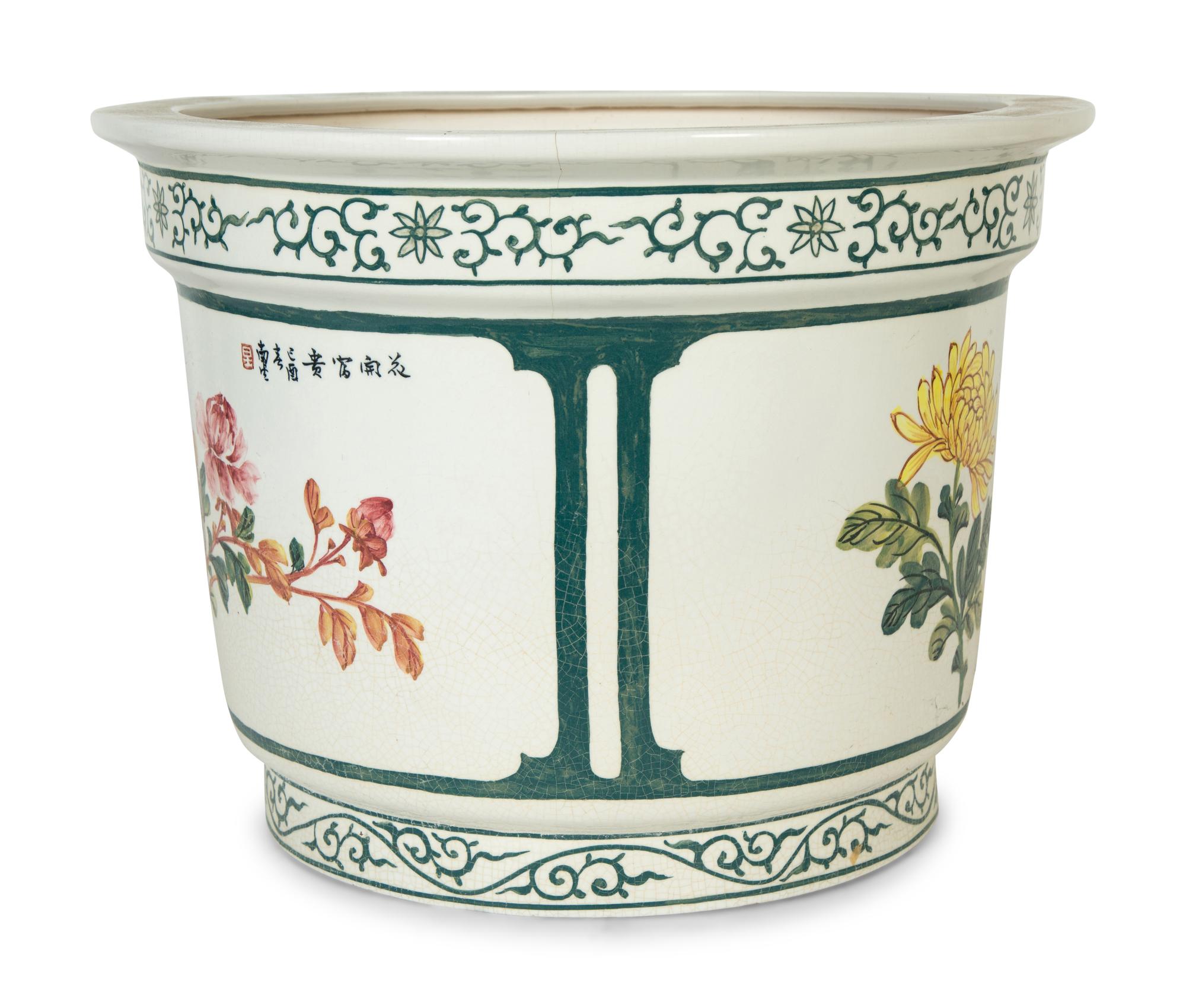 A Chinese Export Porcelain Jardinière