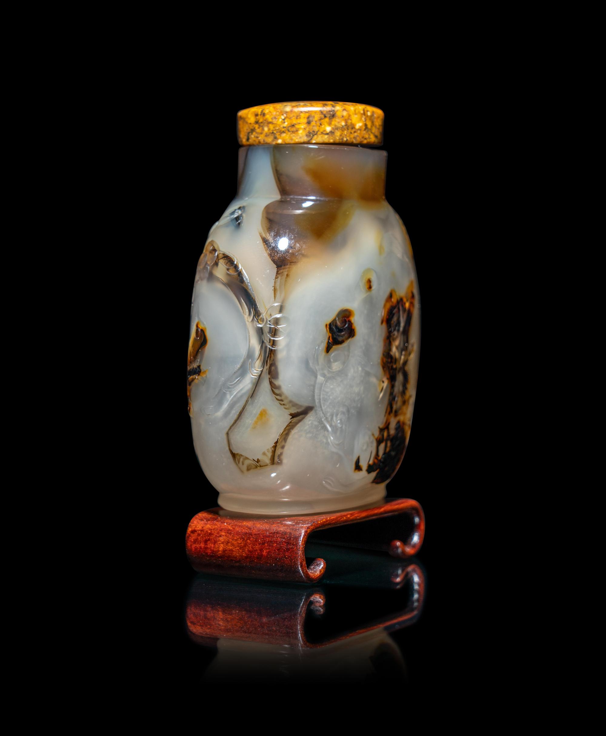 A Carved Shadow Agate Snuff Bottle