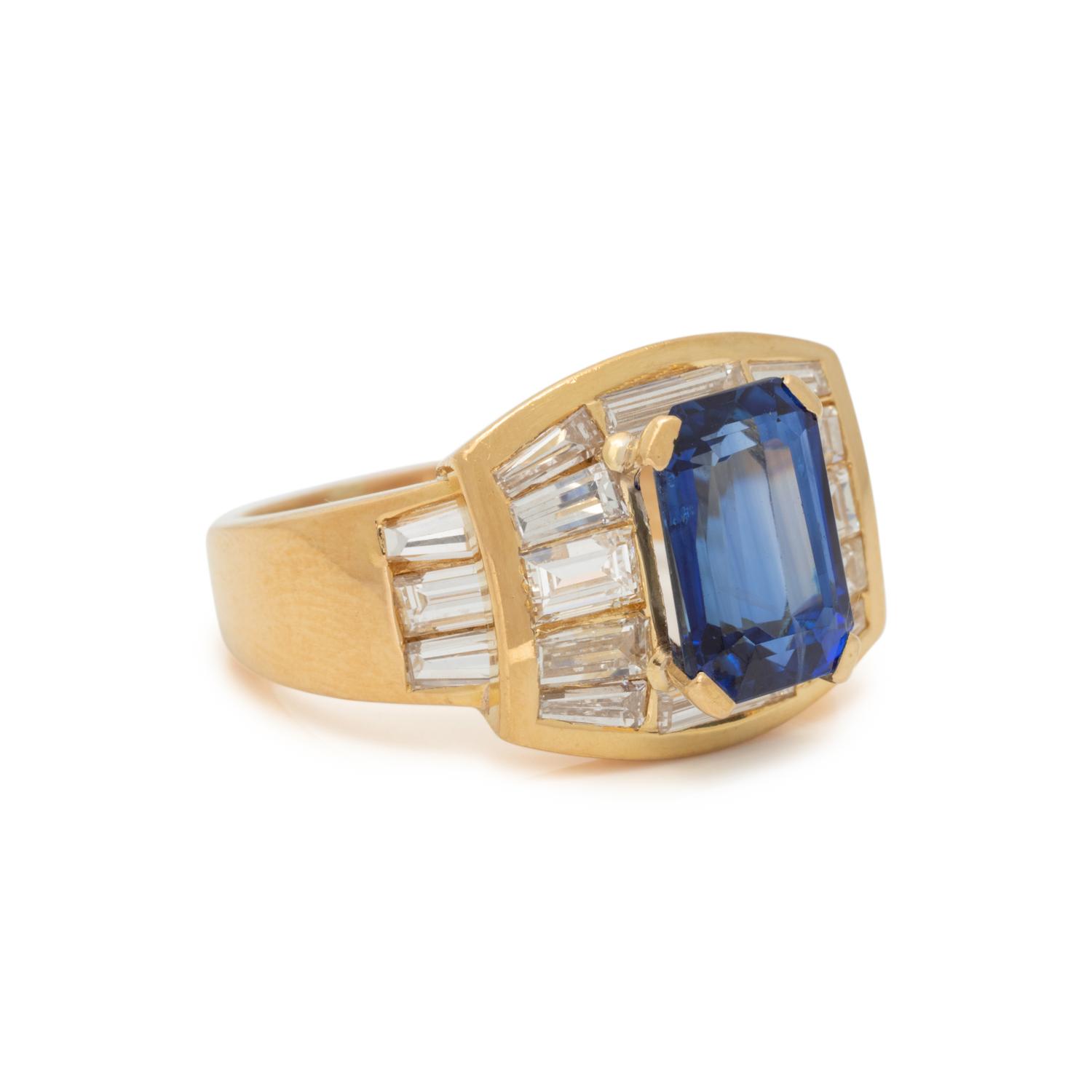 YELLOW GOLD, SAPPHIRE AND DIAMOND RING
